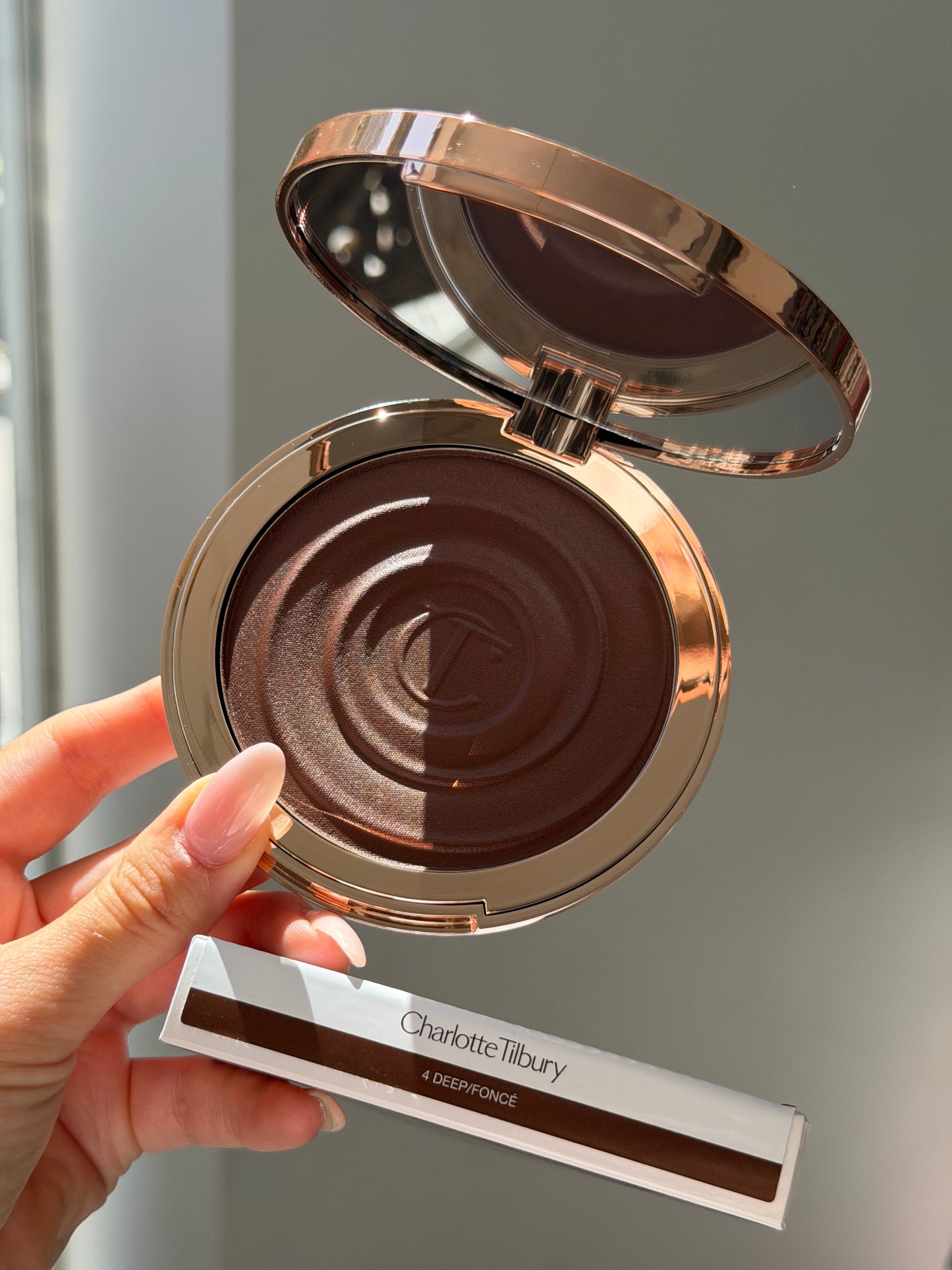 CHARLOTTE TILBURY Beautiful Skin Sun-Kissed Glow Bronzer (4)
Face & Body
