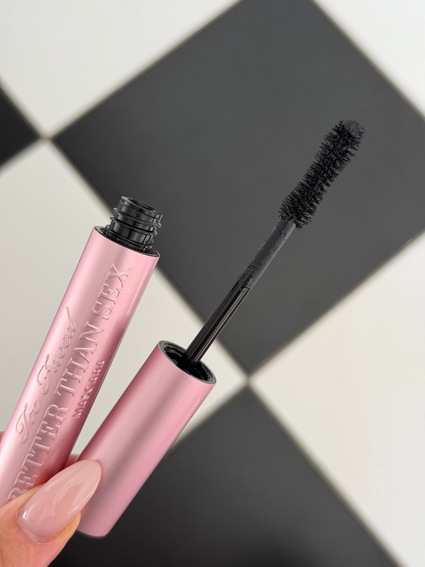 TOO FACED Better Than Sex Volumizing Mascara - Black
Dramatic Volume & Longer Lashes