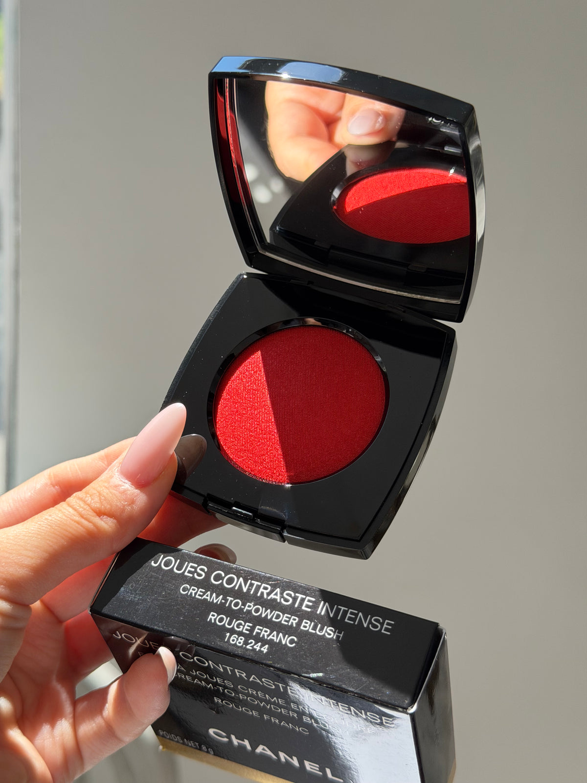 CHANEL Joues Contraste Intense
Cream-to-Powder Blush (Rouge Franc)