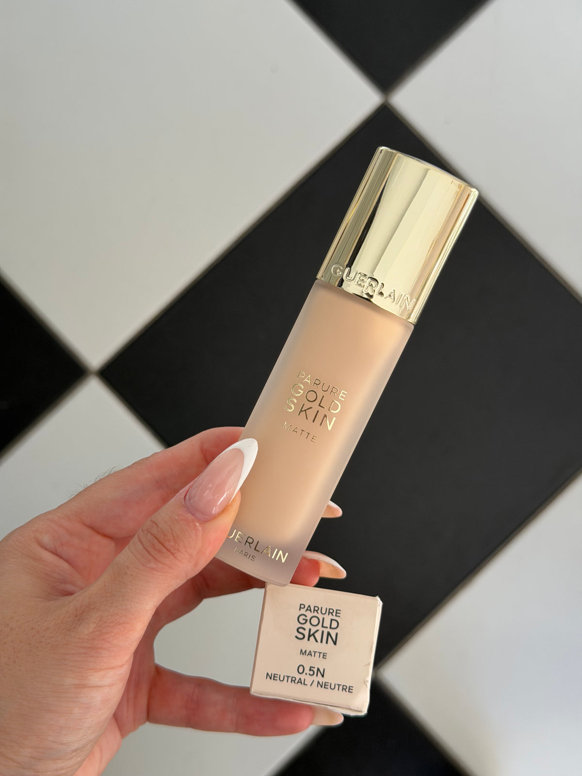 GUERLAIN
Parure Gold Skin Matte (0.5N)
No-Transfer High Perfection Foundation - 24H Care & Wear SPF15