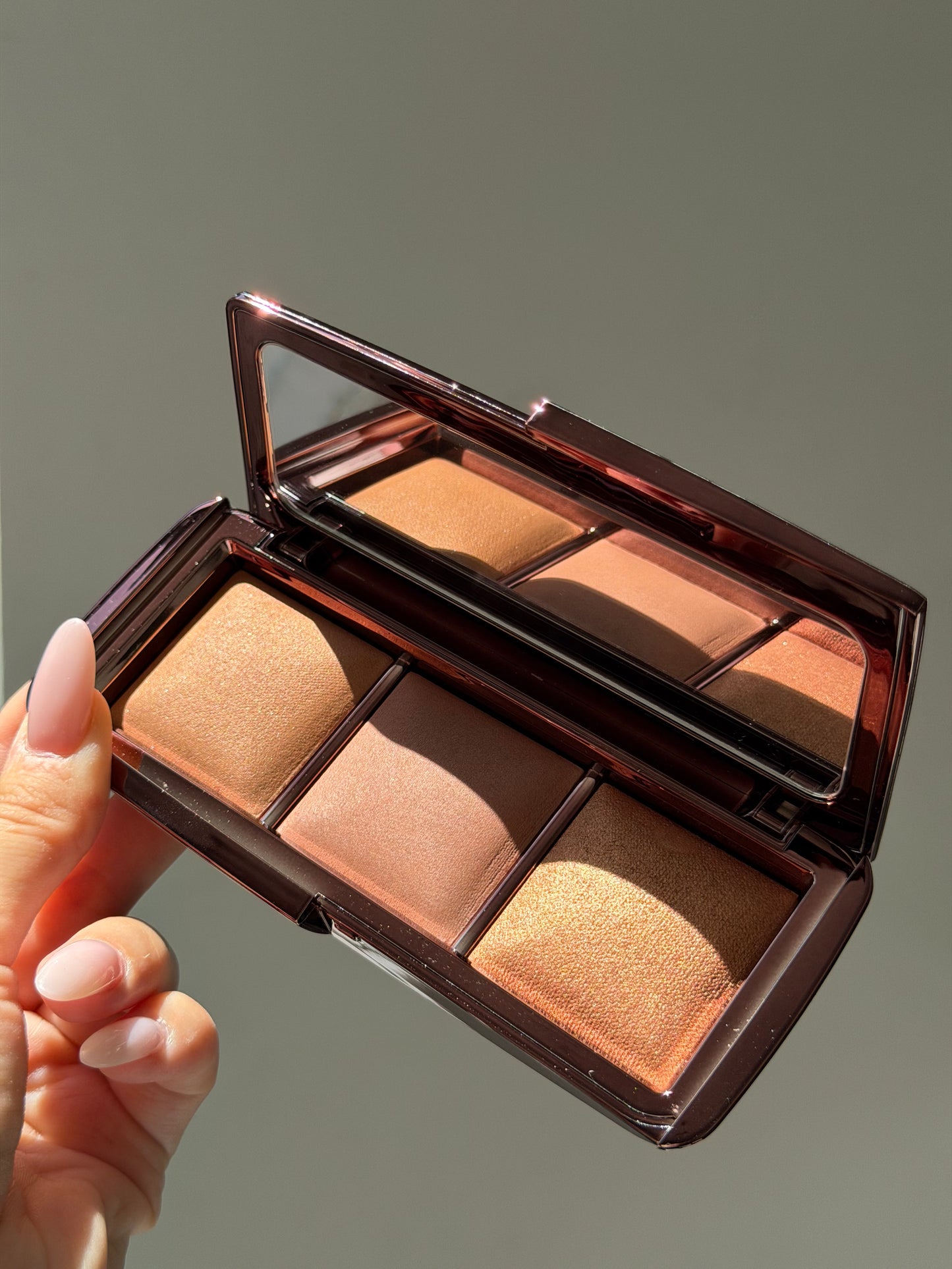 HOURGLASS Ambient Lighting Palette - Volume III