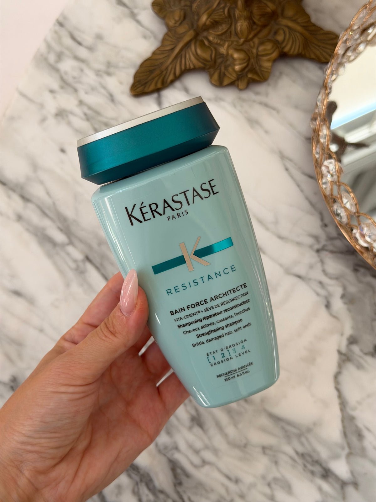 KÉRASTASE Resistance
Bain Force Architecte Shampoo
Reconstructing Shampoo For Weak and Damaged Hair