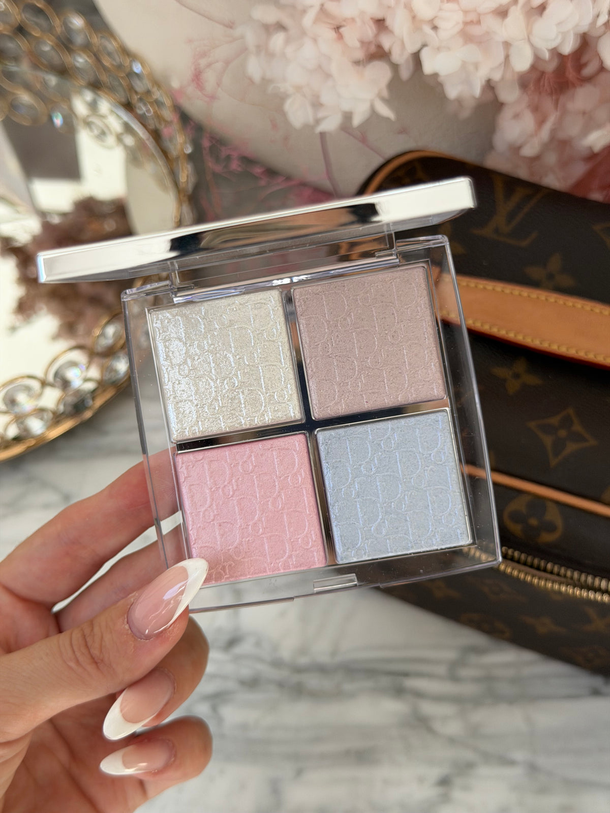 DIOR Backstage Glow Maximizer Palette (002)
Multi-Use Highlighter and Blush - Multi-Reflective Glow