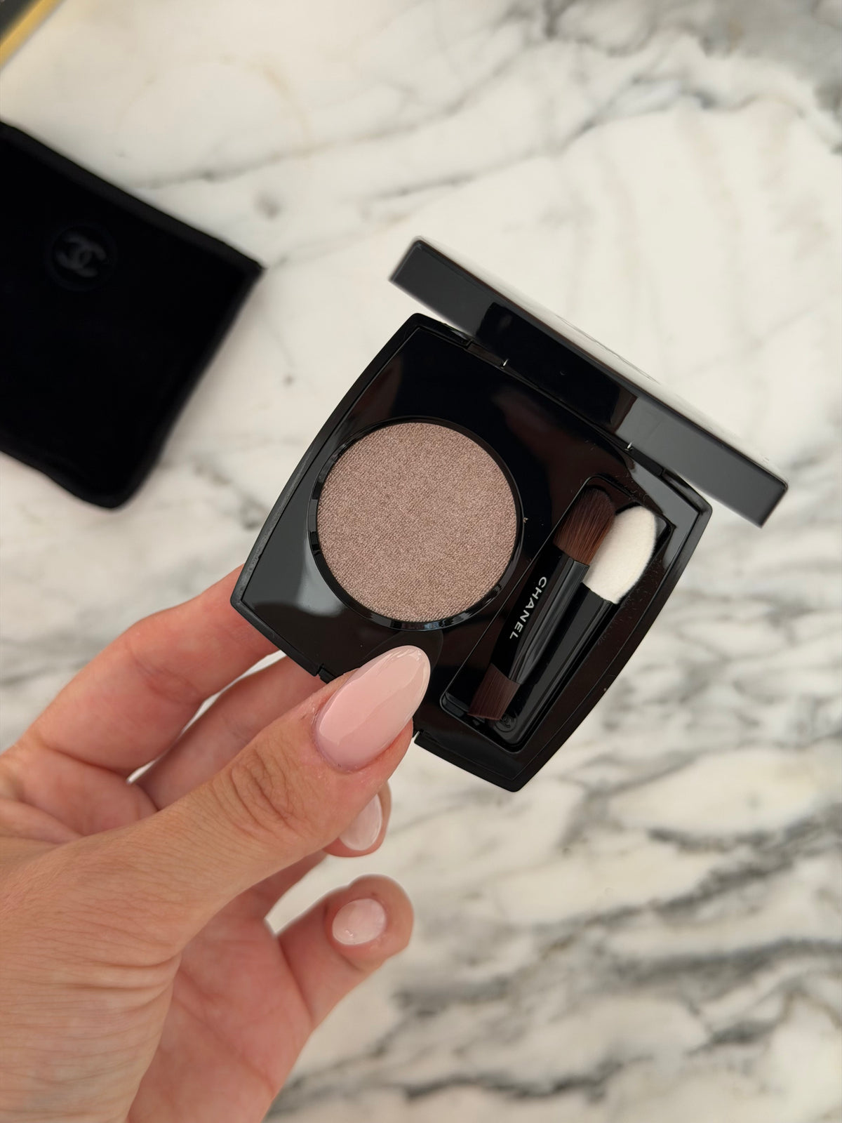 CHANEL Ombre Essentielle Multi-Use Longwearing Eyeshadow (236)
