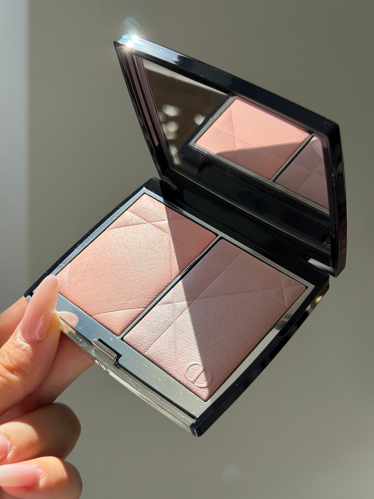 DIOR Rouge Blush Colour & Glow (287)
Multi-Use Face Palette – Color and Highlighter Duo