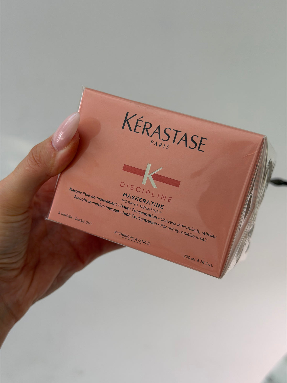 KÉRASTASE Discipline
Maskeratine Hair Mask
Smoothing Mask Providing Fluidity, Movement And Softness For Frizzy Hair
