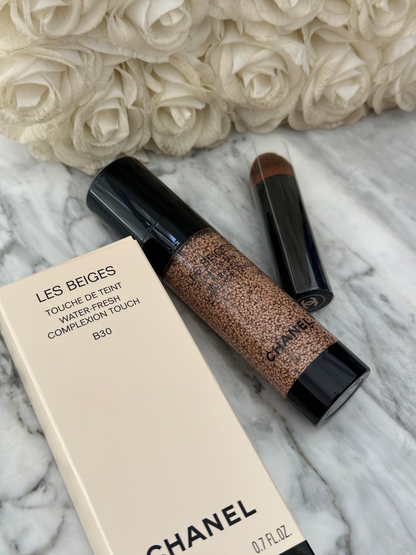 CHANEL Les Beiges Touche De Teint Water-Fresh Complexion Touch (B30)