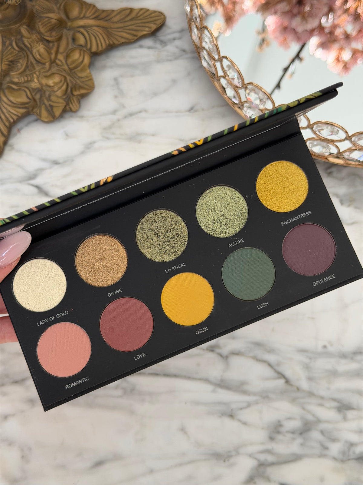 UOMA Black Magic Color Eyeshadow Palette - Allure