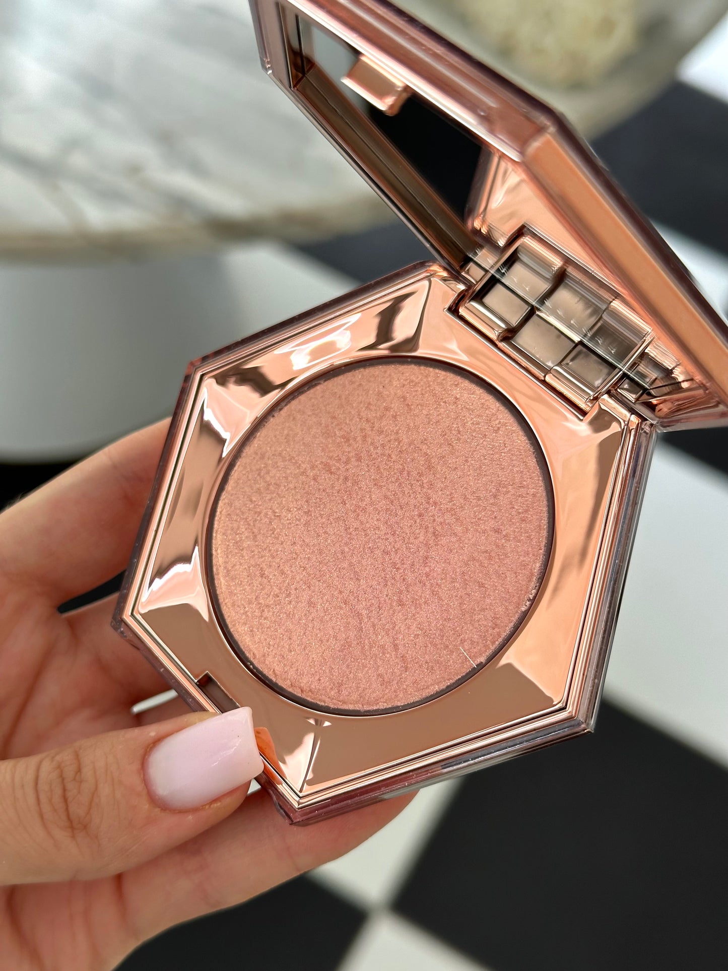 FENTY BEAUTY Diamond Bomb All-Over Diamond Veil Highlighter - Rosé Rave