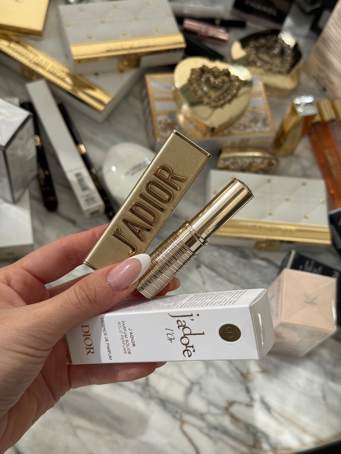 DIOR J’Adior L’Or Parfum Solide - Essence De Parfum
Alcohol-Free Fragrance Stick - Intense, Solar Floral Notes