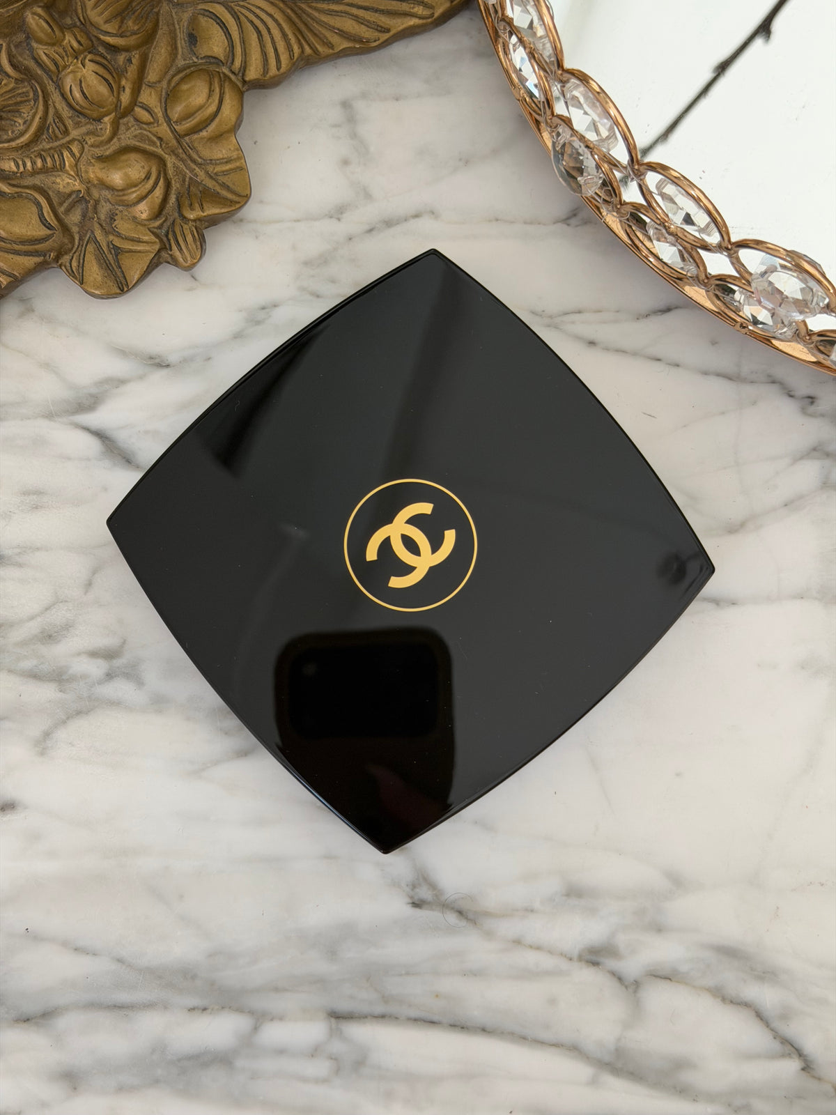 CHANEL Diamond Dust
Oversize Illuminating Powder