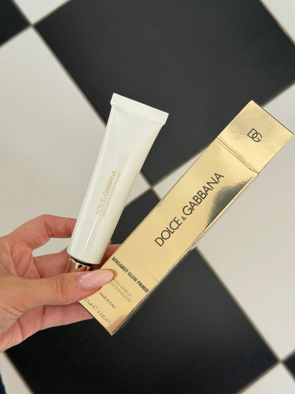 DOLCE&GABBANA Bergamot Glow Primer
Lasting Makeup & Glow Enhancer
