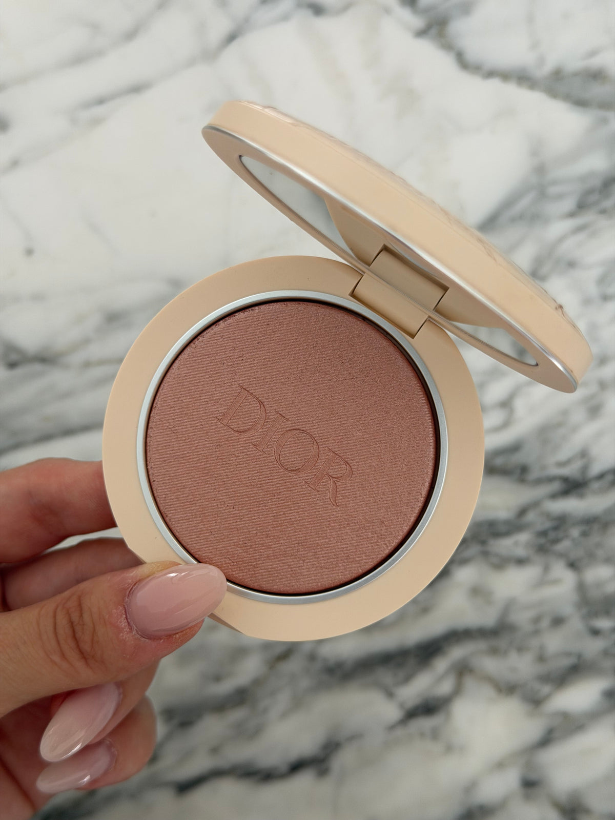 DIOR Forever Couture Luminizer (05)
Longwear Highlighter - 95%* Natural-Origin Pigments