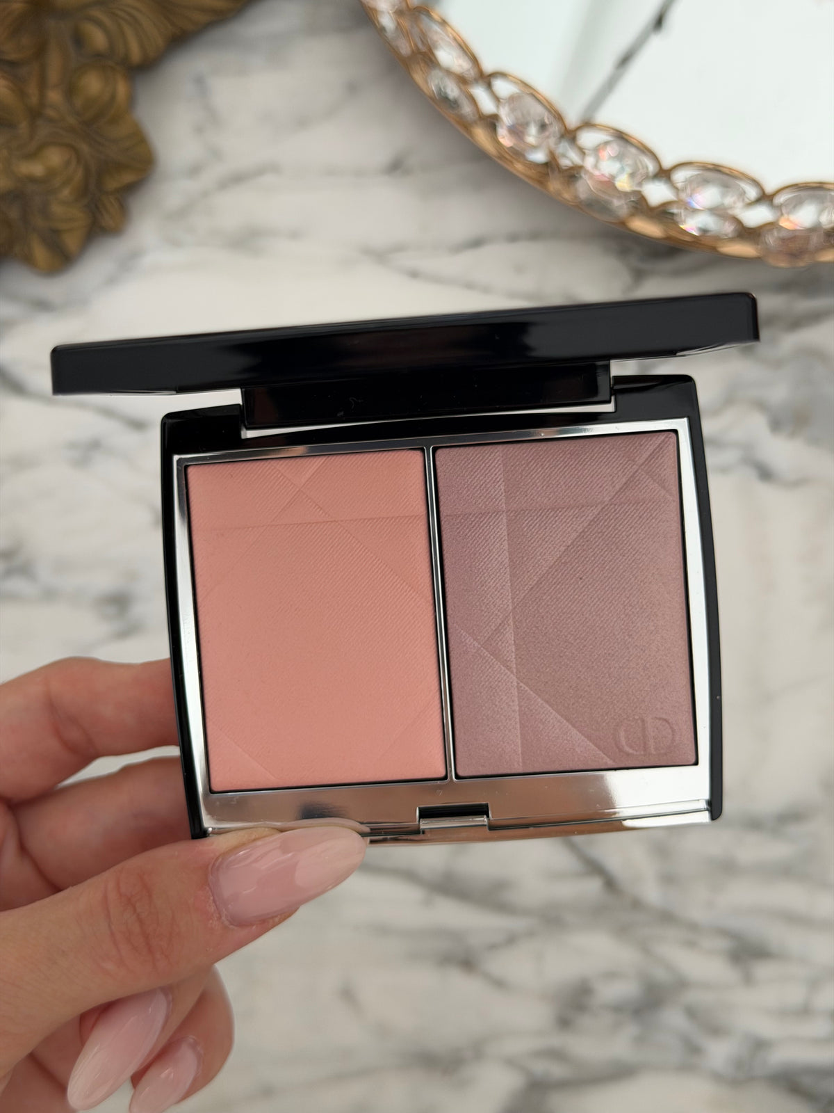 DIOR Rouge Blush Colour & Glow (287)
Multi-Use Face Palette – Color and Highlighter Duo