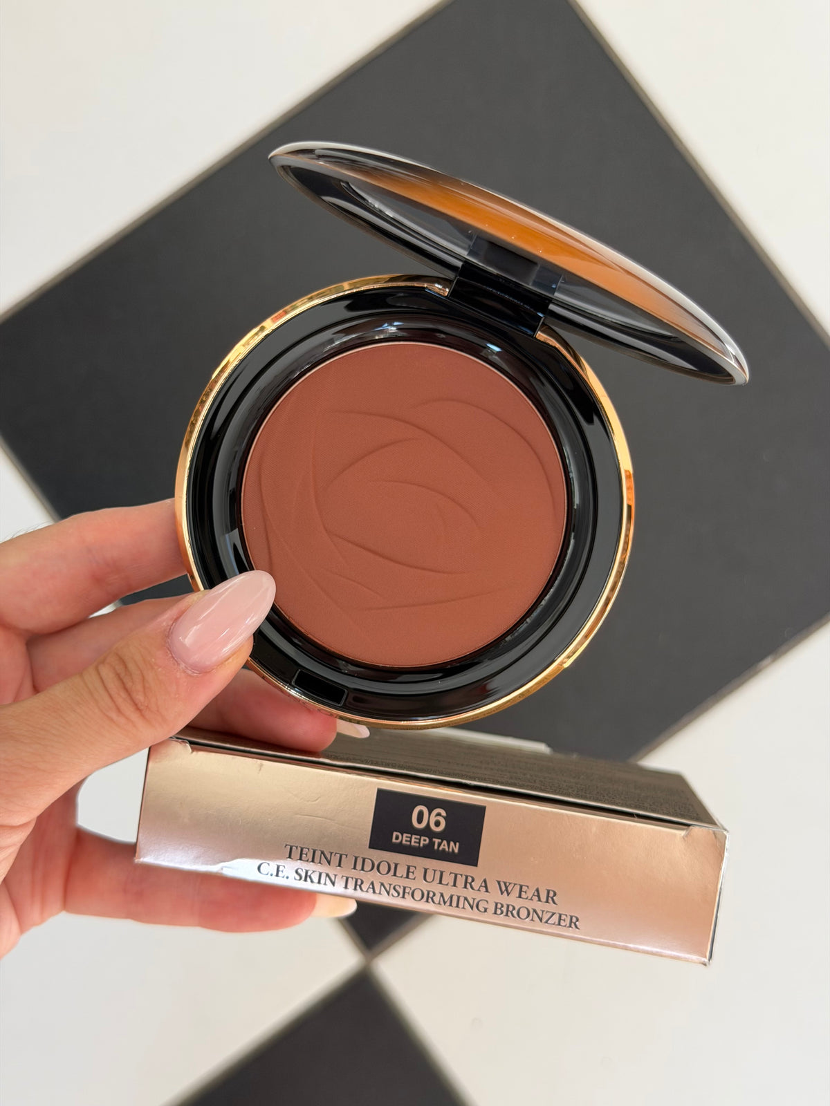 LANCOME Teint Idole Ultra Wear C.E Skin Transforming Bronzer (06)
