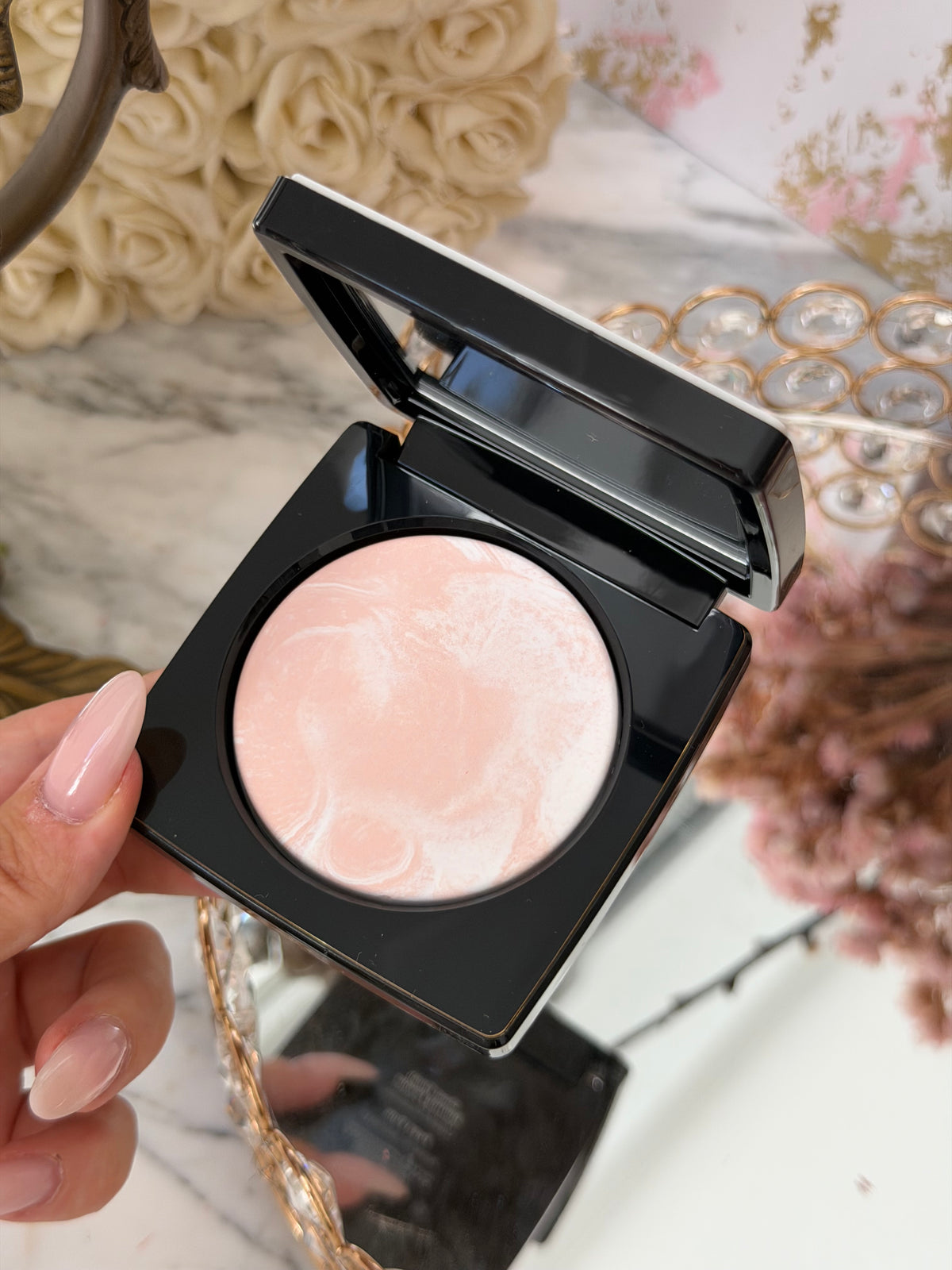 BOBBI BROWN
Sheer Finish Blurring Powder - Pearl Pink