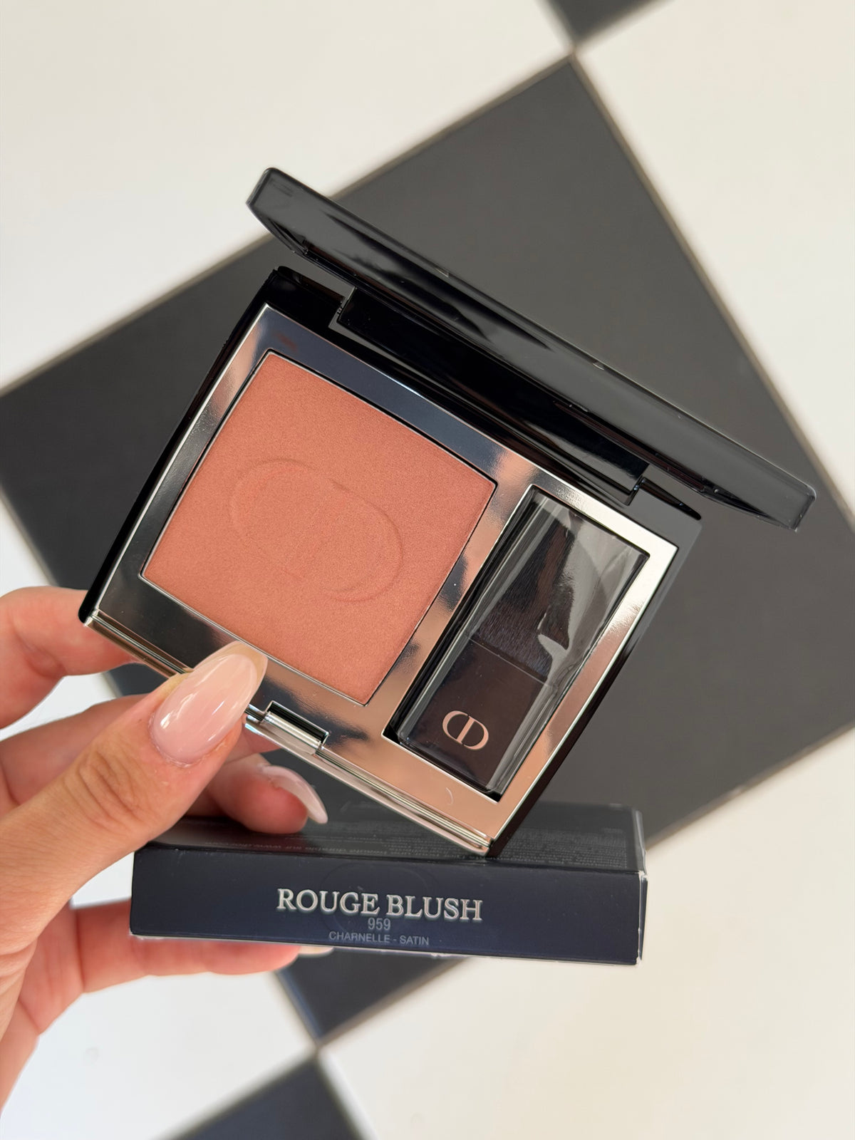 DIOR Rouge Blush Satin
Couture Colour Makeup - Long Wear (959)