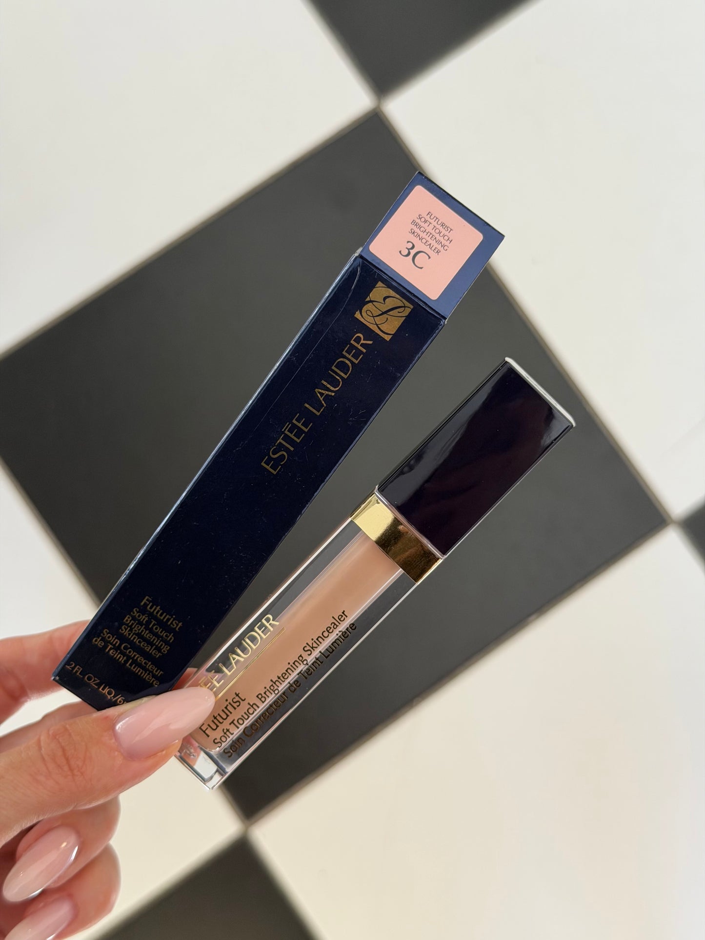 ESTÉE LAUDER Futurist
Soft Touch Brightening Skincealer Concealer (3C)