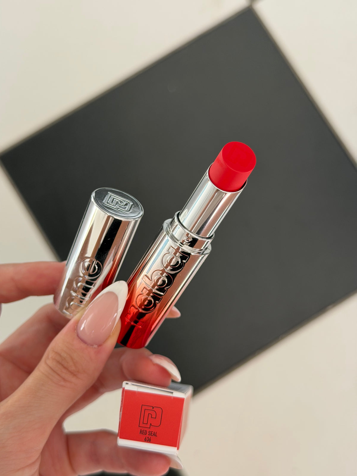 PACO RABANNE Famous Lipcolor Matte
Highly Pigmented Lipstick Matte Finishes