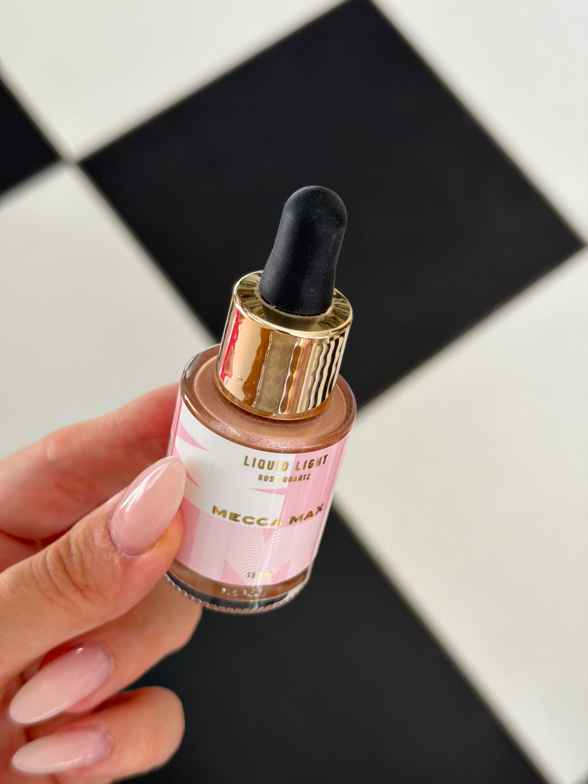 MECCA MAXIMA Liquid Light Highlighter - Rose Quartz
