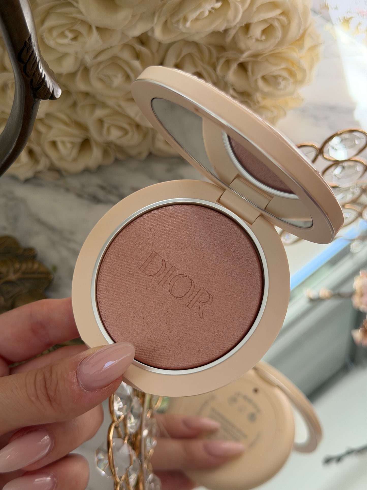 DIOR Forever Couture Luminizer (05)
Longwear Highlighter - 95%* Natural-Origin Pigments
