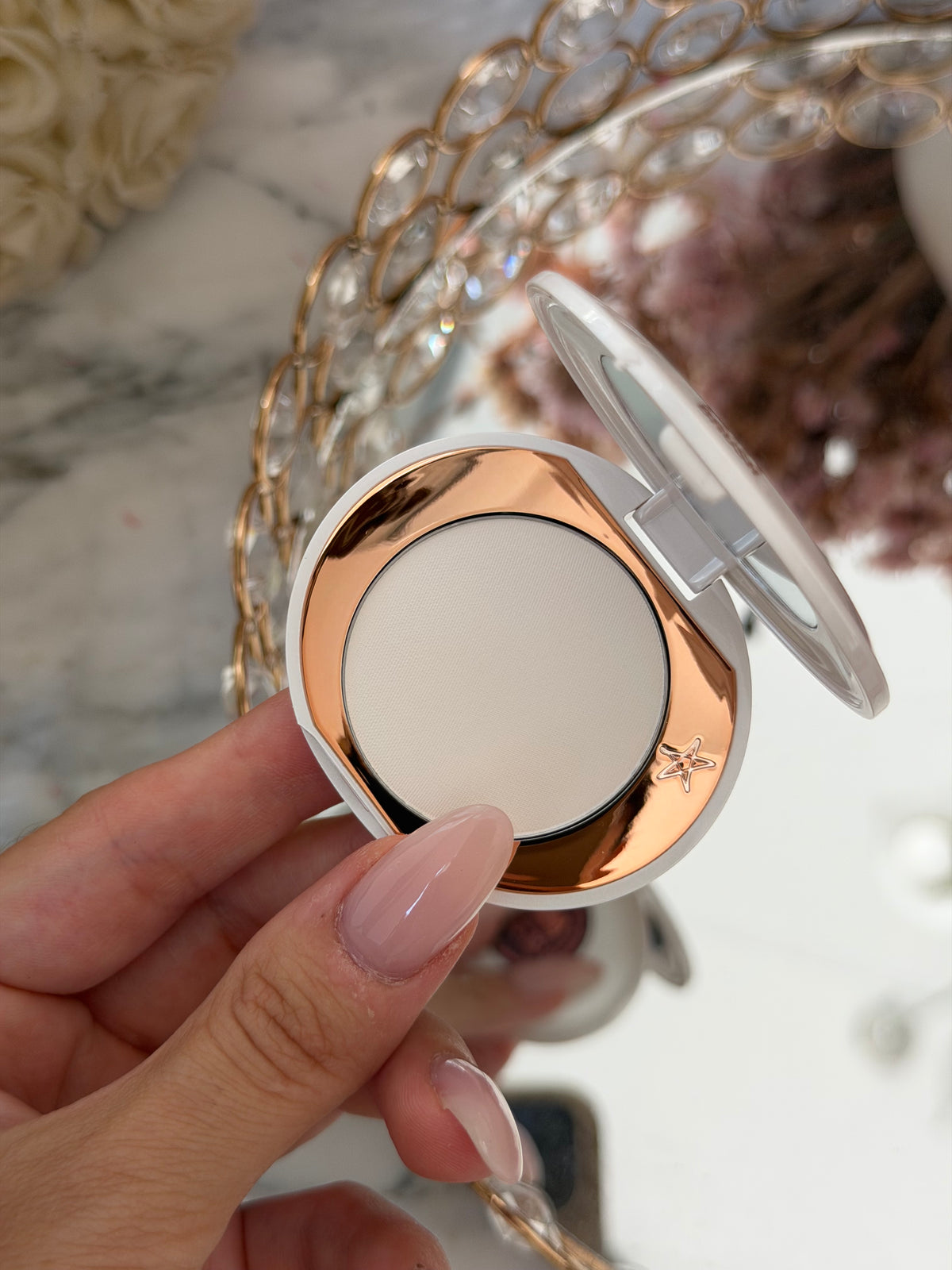 CHARLOTTE TILBURY Airbrush Brightening Flawless Finish Powder - Fair-Medium