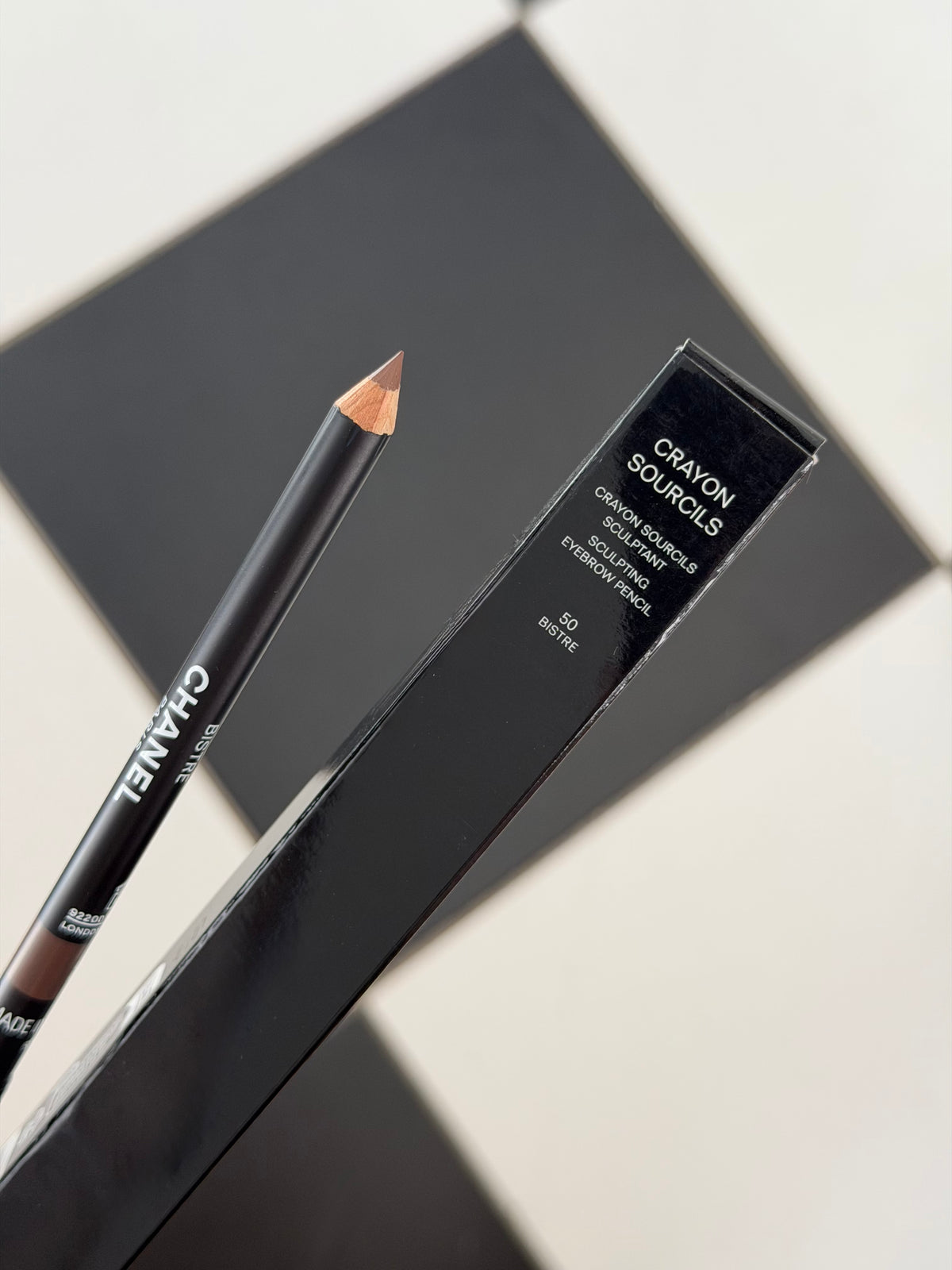 CHANEL Crayon Sourcils
Sculpting Eyebrow Pencil (50)