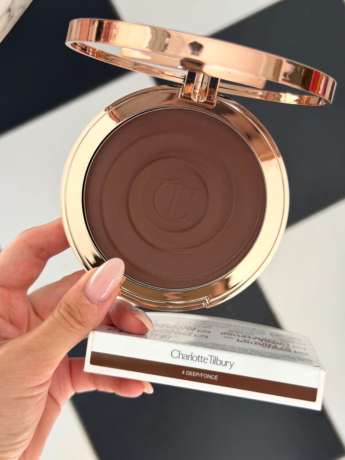 CHARLOTTE TILBURY Beautiful Skin Sun-Kissed Glow Bronzer (4)
Face & Body