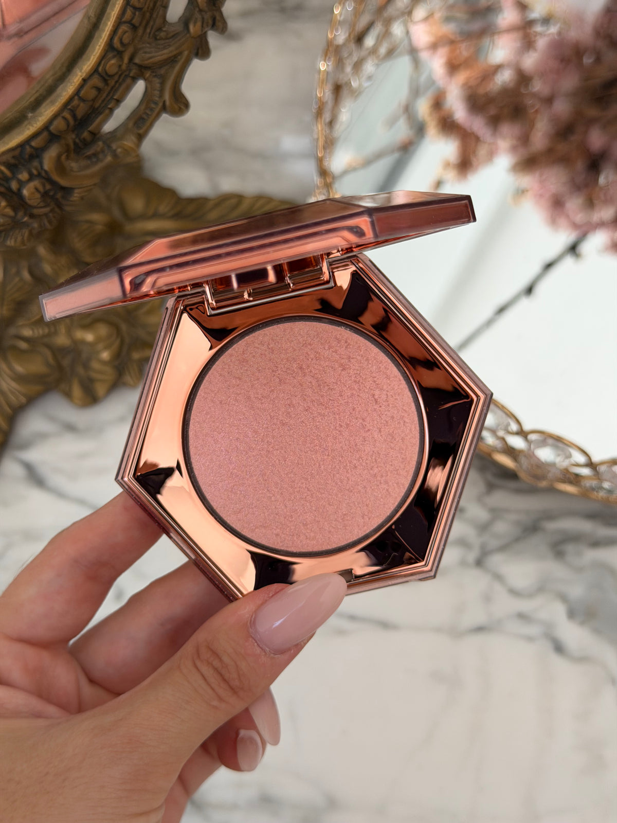 FENTY BEAUTY Diamond Bomb All-Over Diamond Veil Highlighter - Rosé Rave