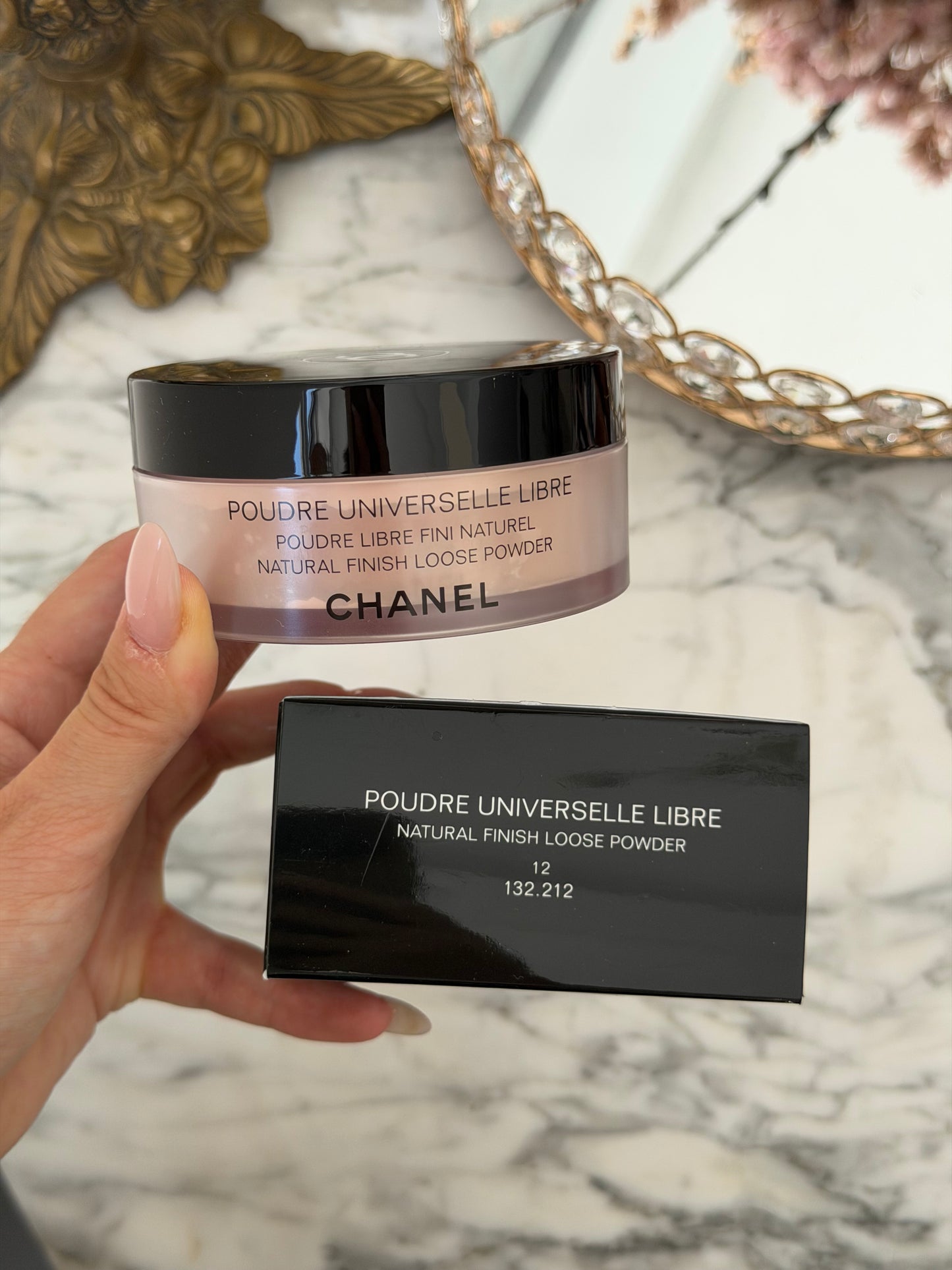 CHANEL Poudre Universelle Libre
Natural Finish Loose Powder (12)