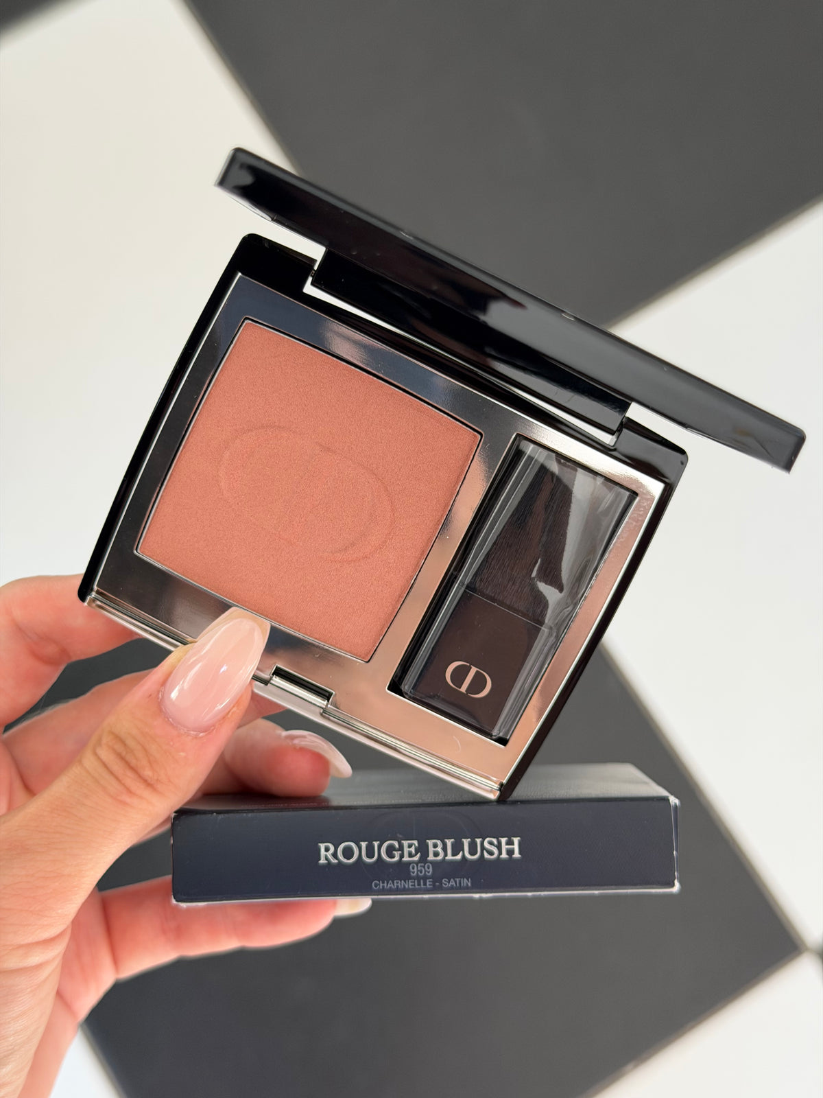 DIOR Rouge Blush Satin
Couture Colour Makeup - Long Wear (959)