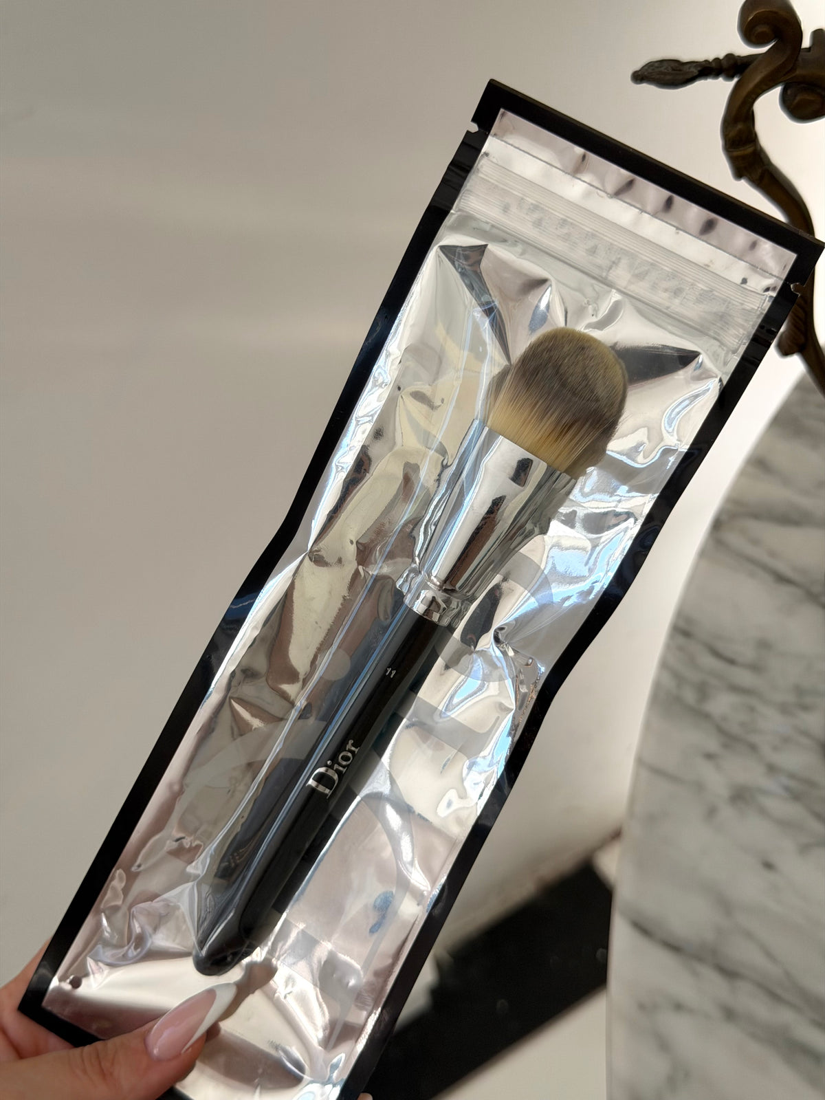 DIOR Backstage Brush N°11
Makeup Brush - Fluid Foundation Brush - Light Coverage