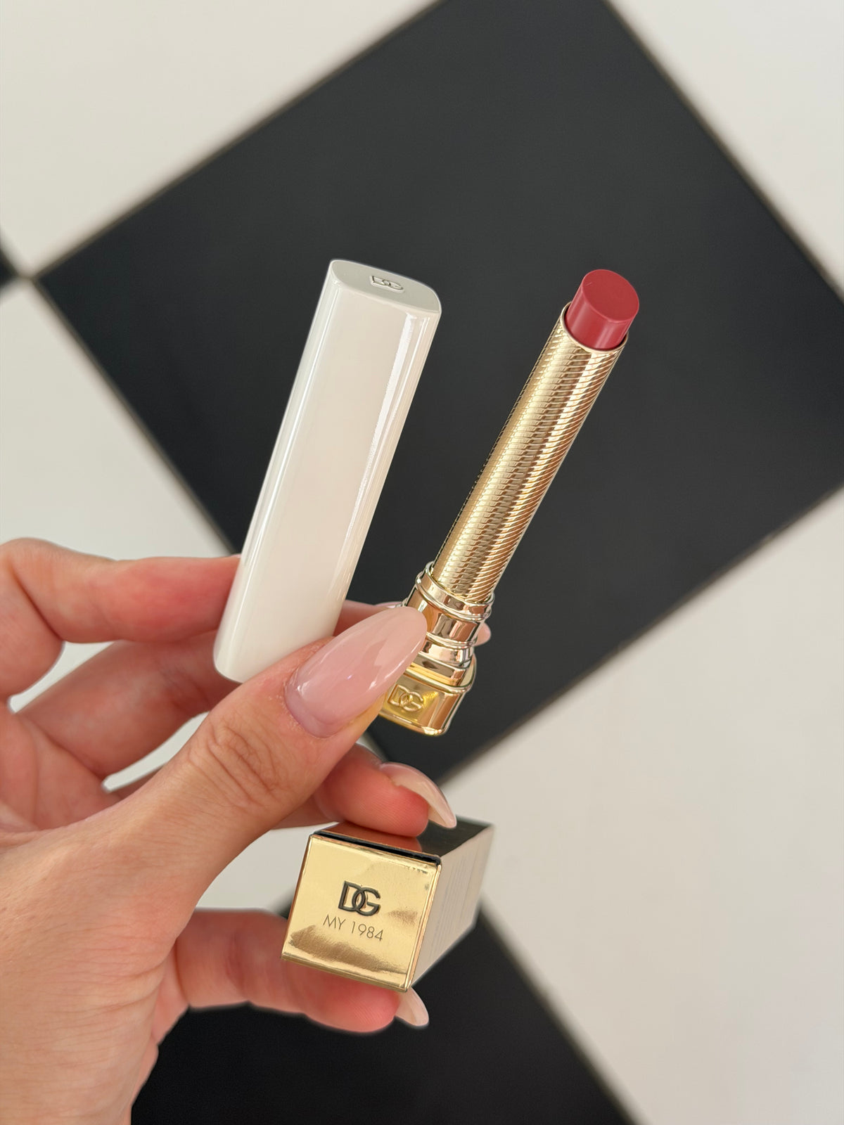 DOLCE&GABBANA My Juicy Sheer Lipstick - My 1984
Instant Shine & Hydration Lip Stylo