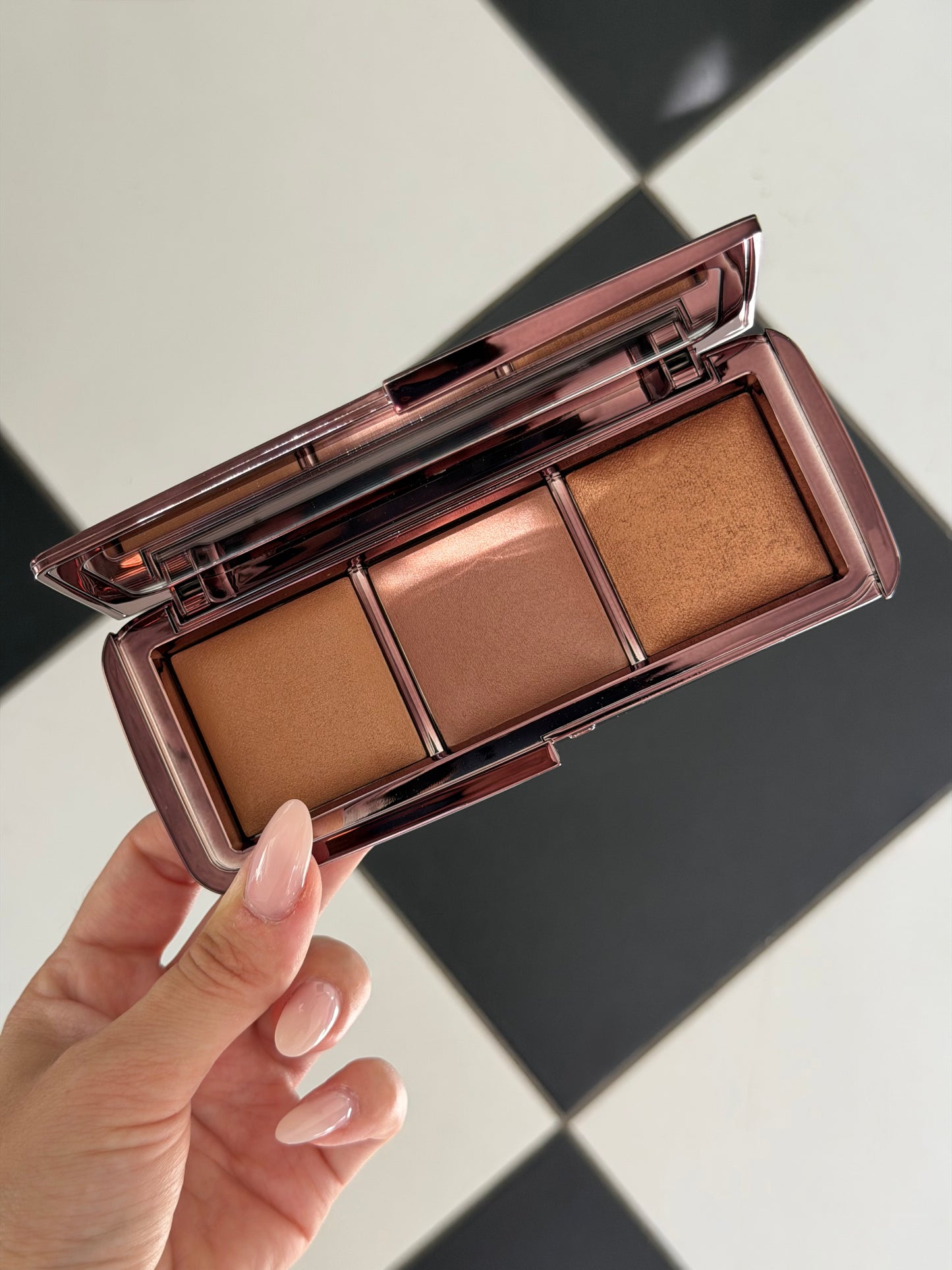 HOURGLASS Ambient Lighting Palette - Volume III