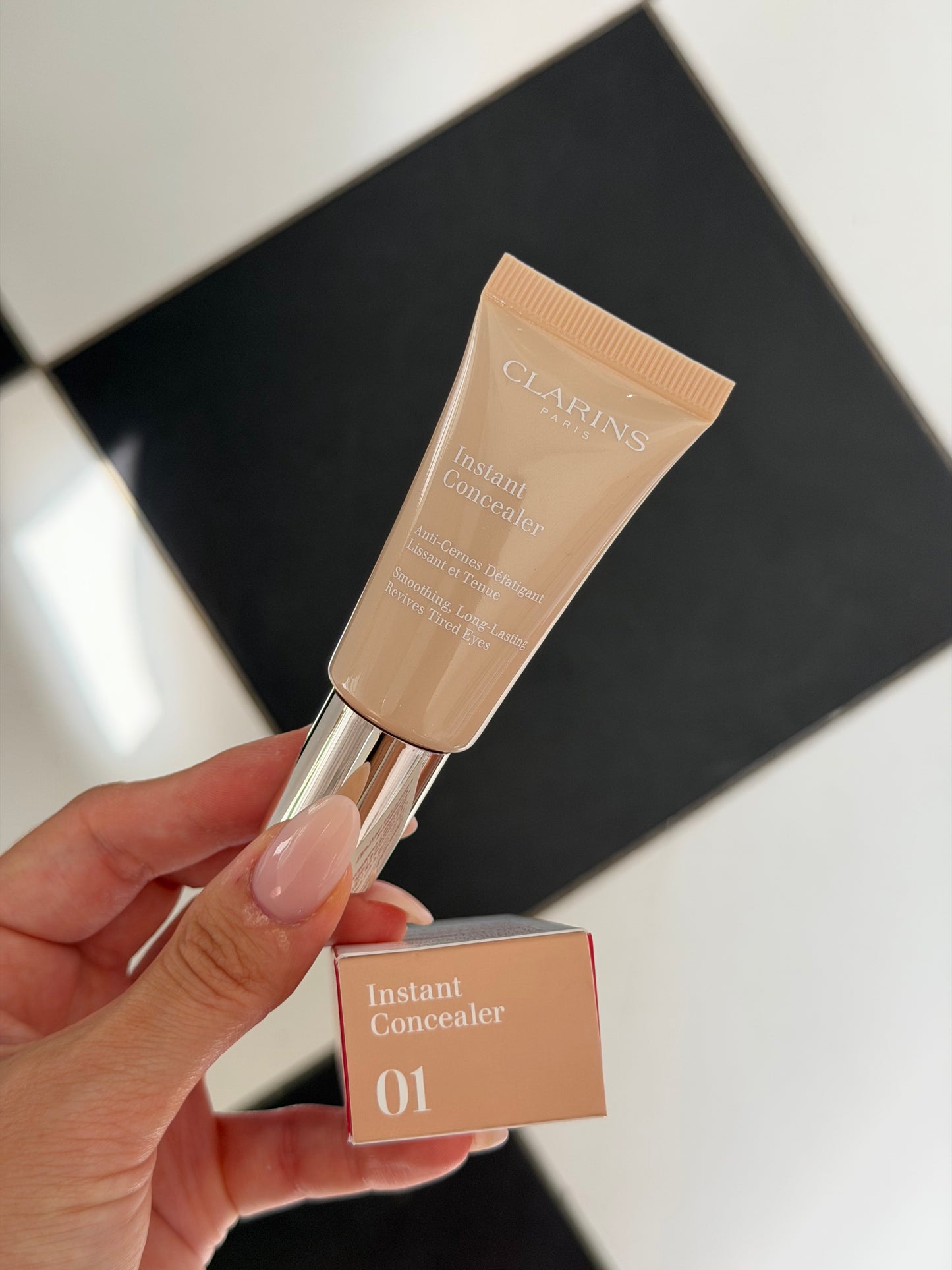 CLARINS Instant Concealer (01) Smoothing, Long-Lasting Revives Tired Eyes