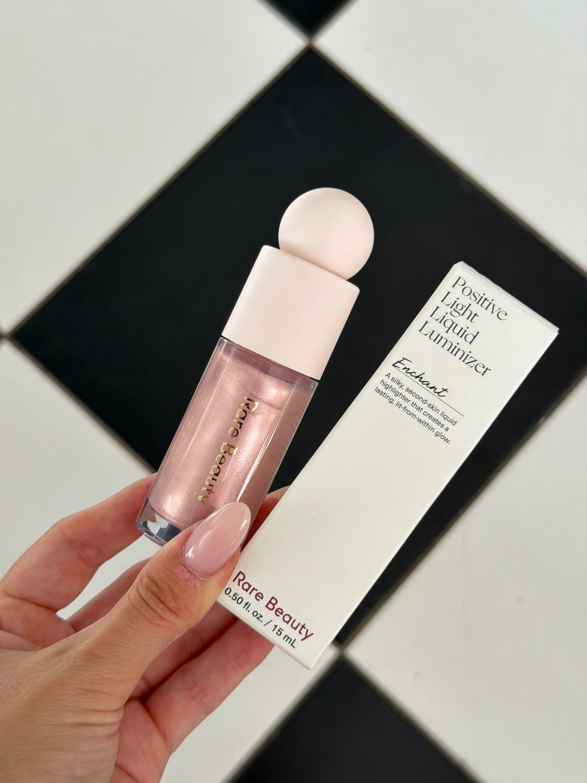 RARE BEAUTY Positive Light Liquid Luminizer - Enchant