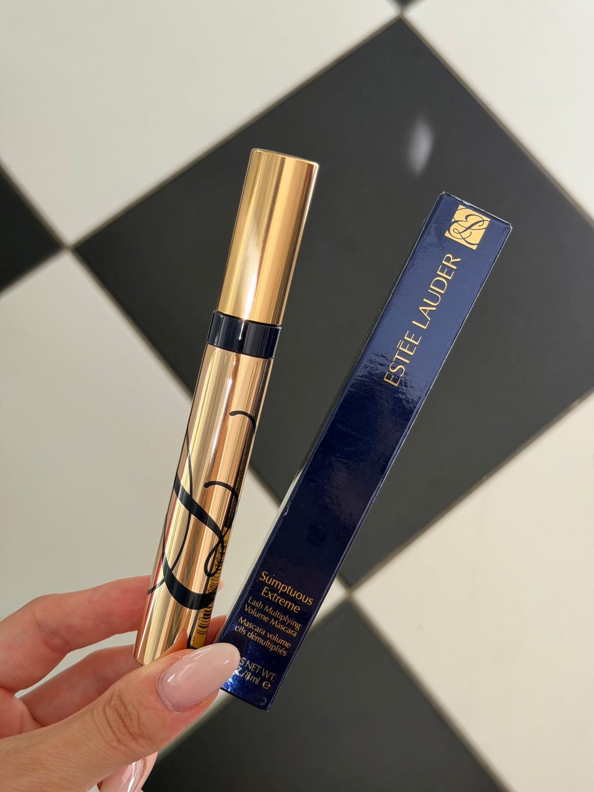 ESTEE LAUDER Sumptuous Extreme
Lash Multiplying Volume Mascara