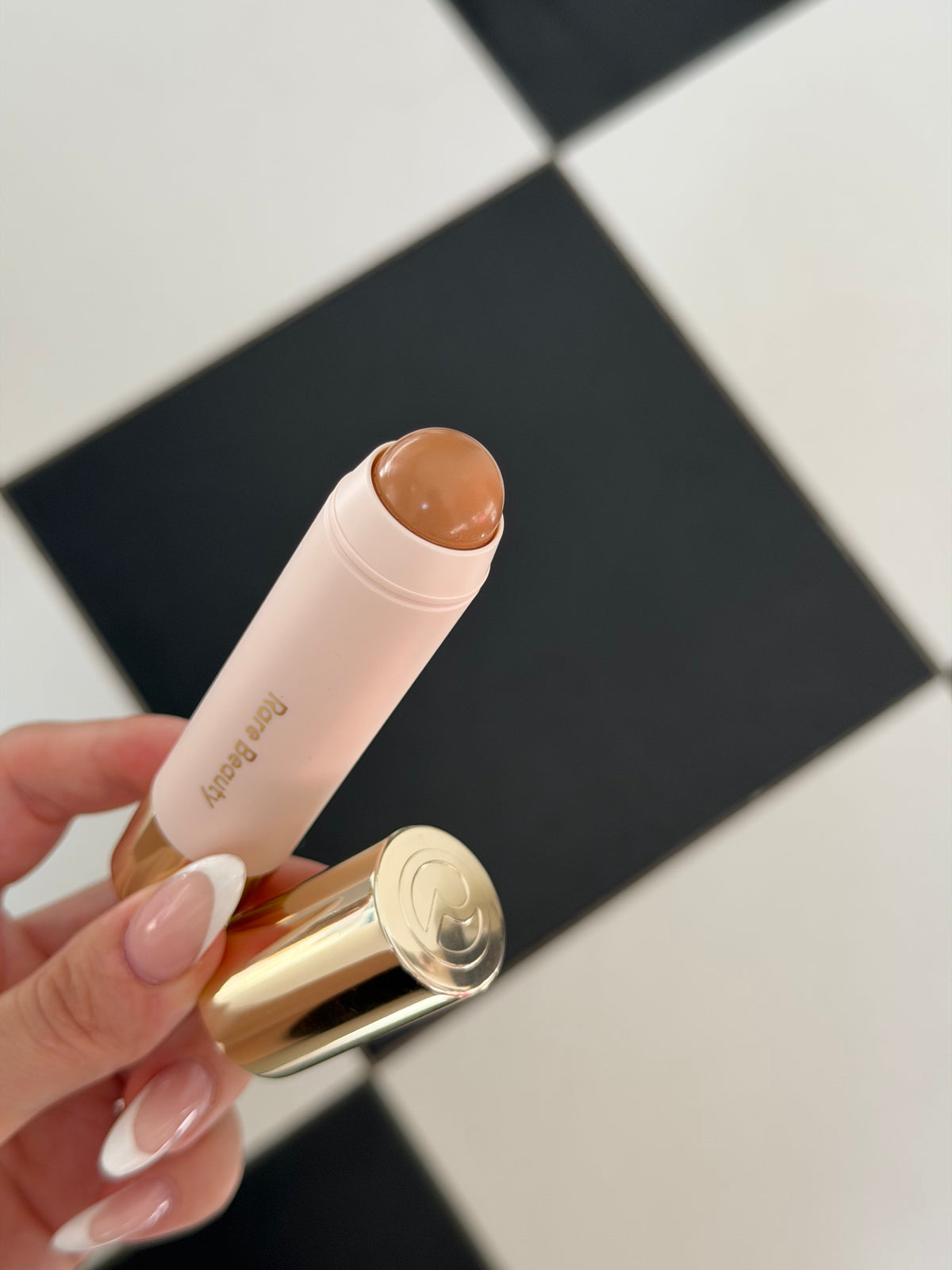 RARE BEAUTY Warm Wishes Effortless Bronzer Stick - Happy Sol