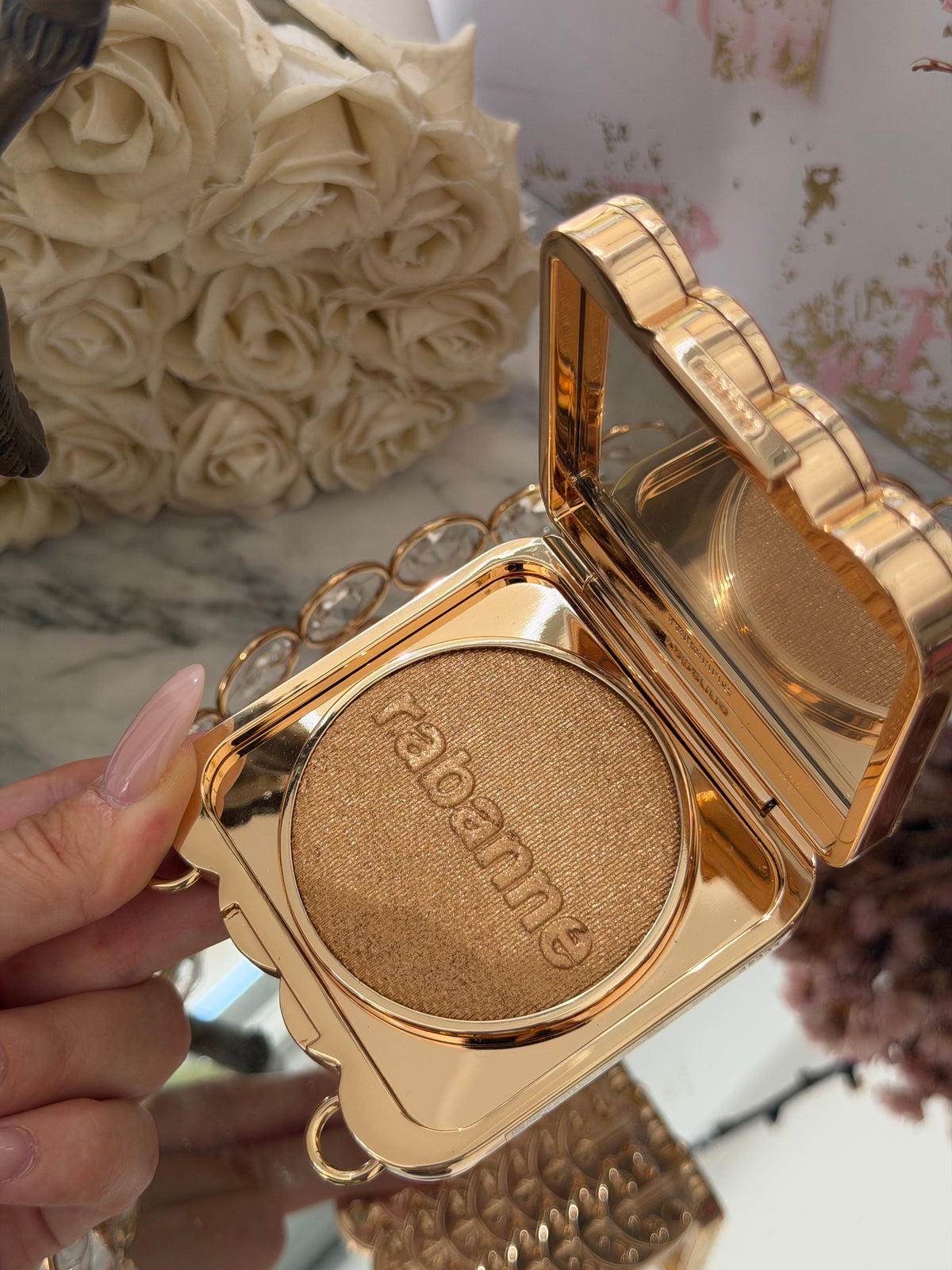 PACO RABANNE 1969 Makeup Clutch
Ultra-Shiny, All-Over Luminizer, Second Skin Comfort