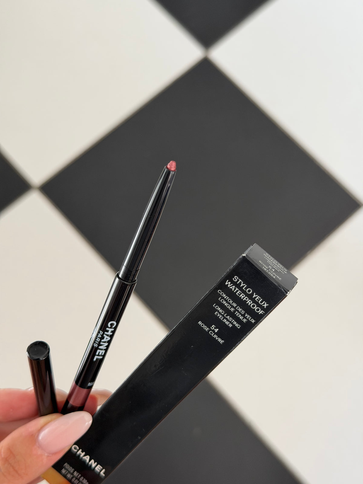 CHANEL Stylo Eyes Waterproof (54)
Long-Lasting Eyeliner