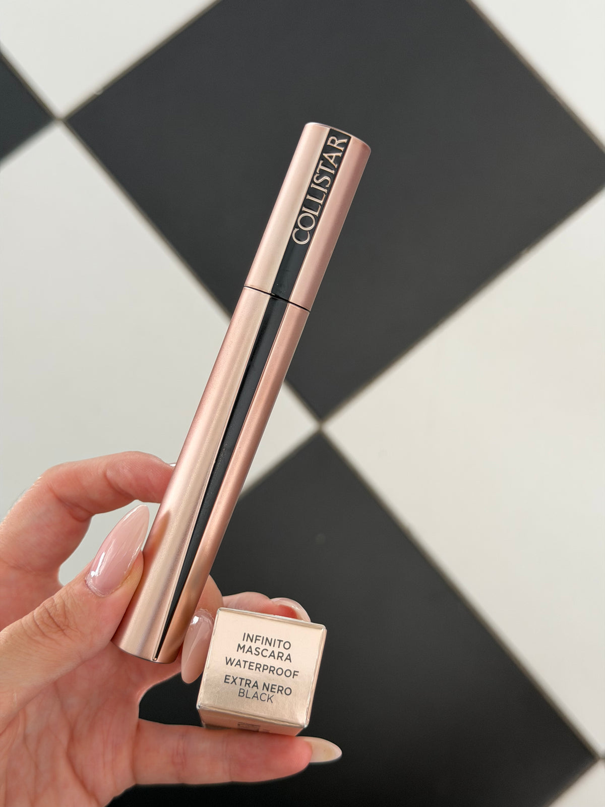COLLISTAR Infinito Mascara Waterproof
Extreme Length, Definition Lifting Effect