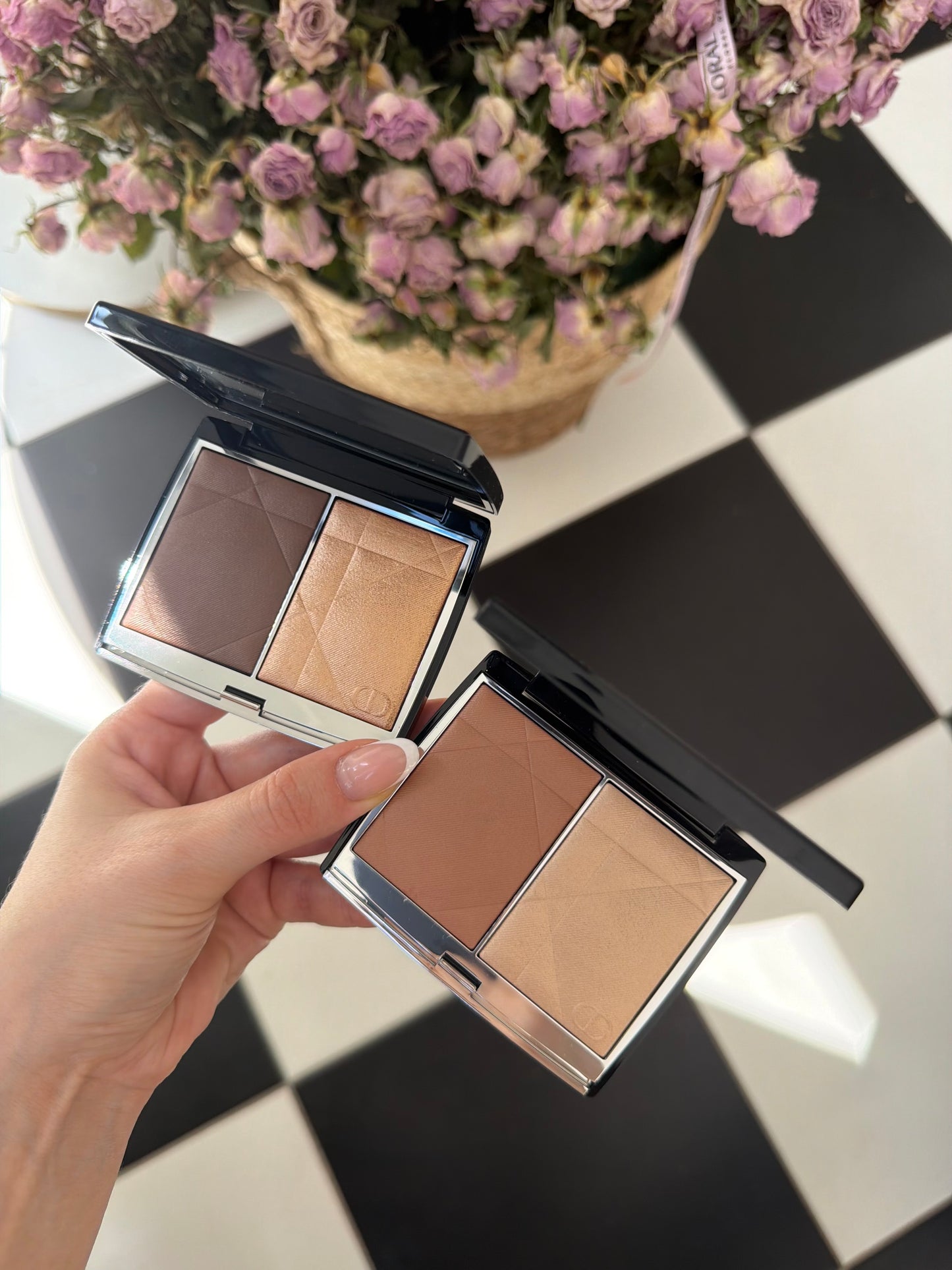 DIOR Rouge Blush Colour & Glow (100)
Multi-Use Face Palette – Color and Highlighter Duo