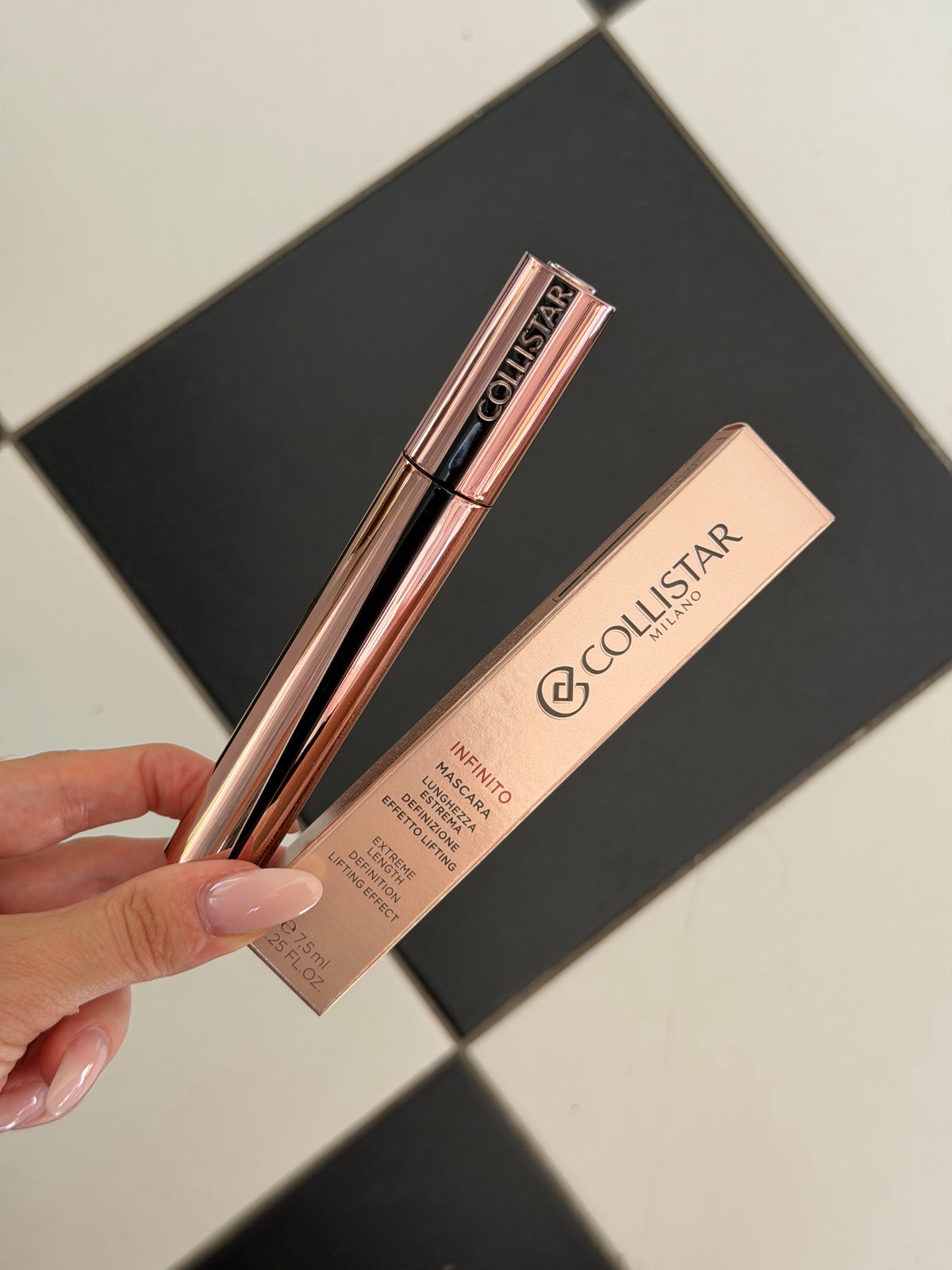 COLLISTAR Infinito Mascara
Extreme Length, Definition Lifting Effect