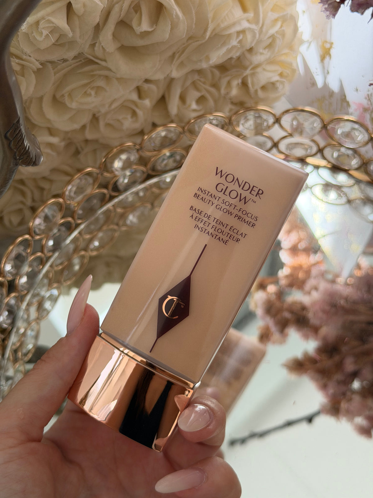 CHARLOTTE TILBURY
WonderGlow Primer
Instant Soft-Focus Beauty Glow