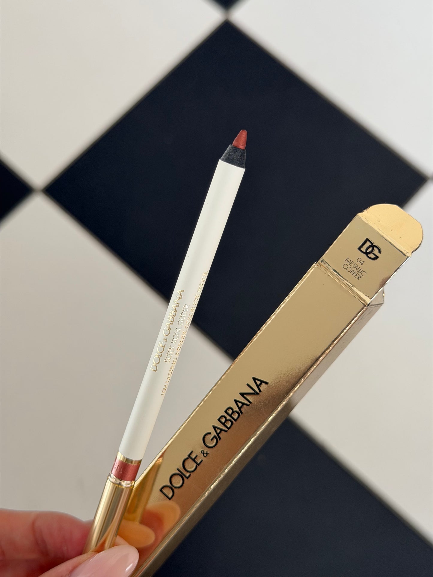 DOLCE&GABBANA Sleek Khol Glider 
10H Lasting Intense Color Eye Pencil (04)