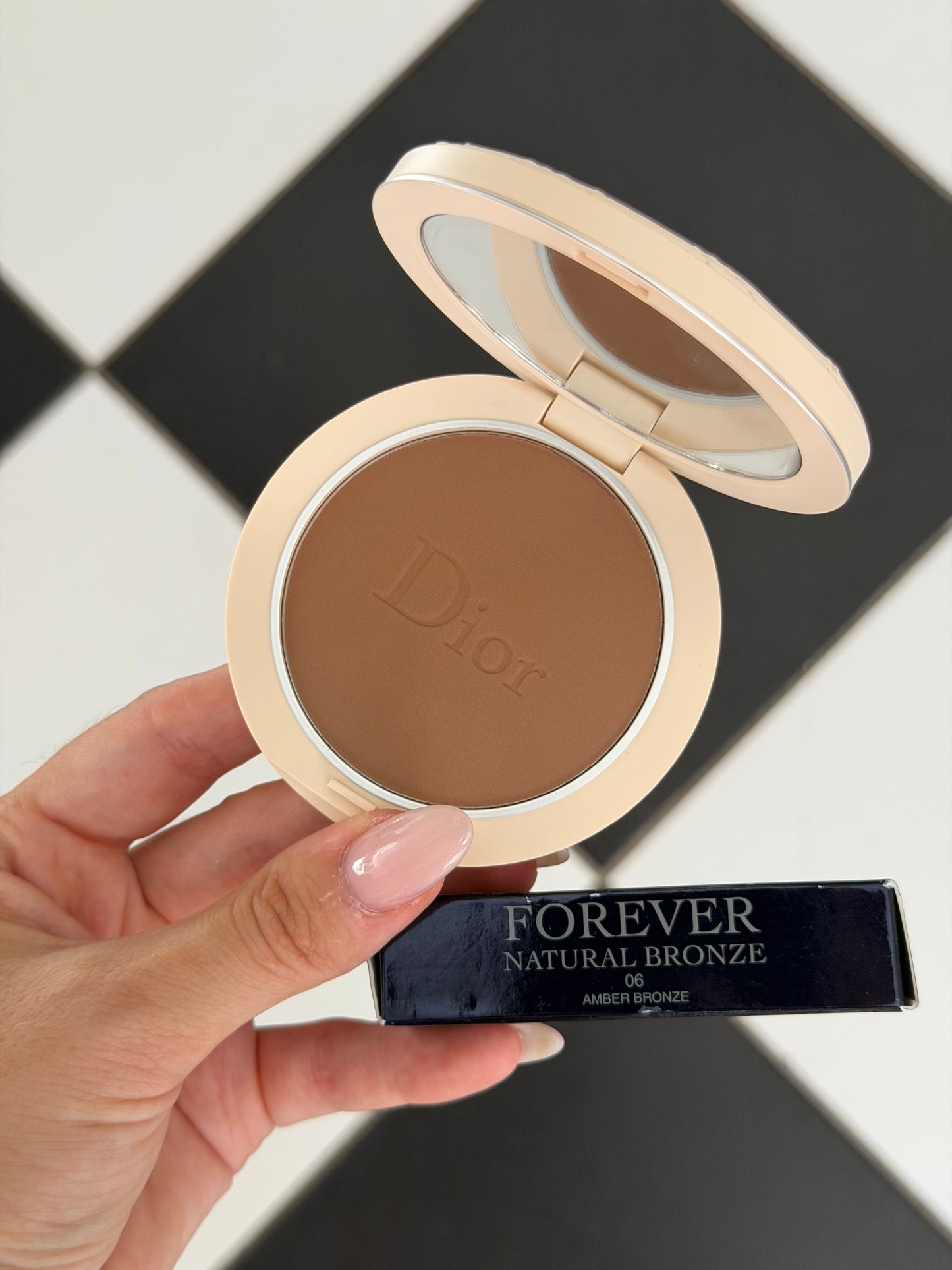 DIOR Forever Natural Bronze
Healthy Glow Bronzing Powder (06)