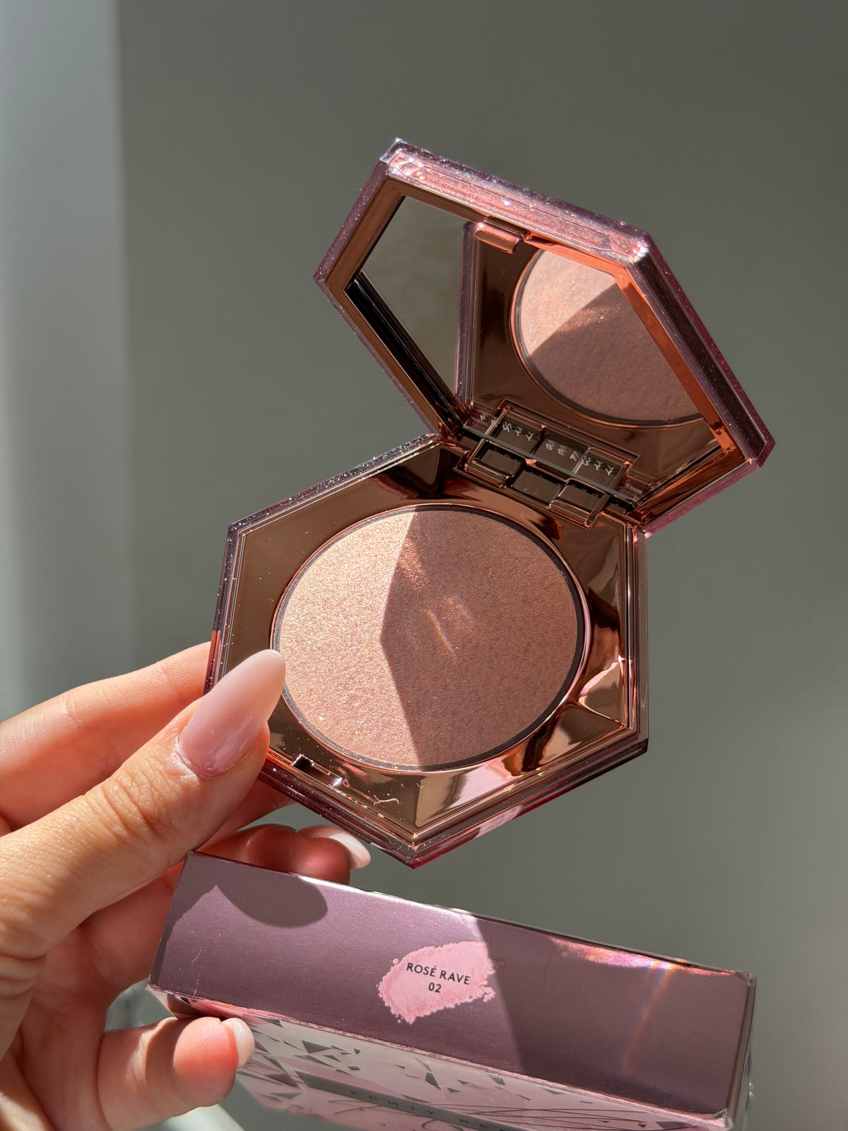 FENTY BEAUTY Diamond Bomb All-Over Diamond Veil Highlighter - Rosé Rave