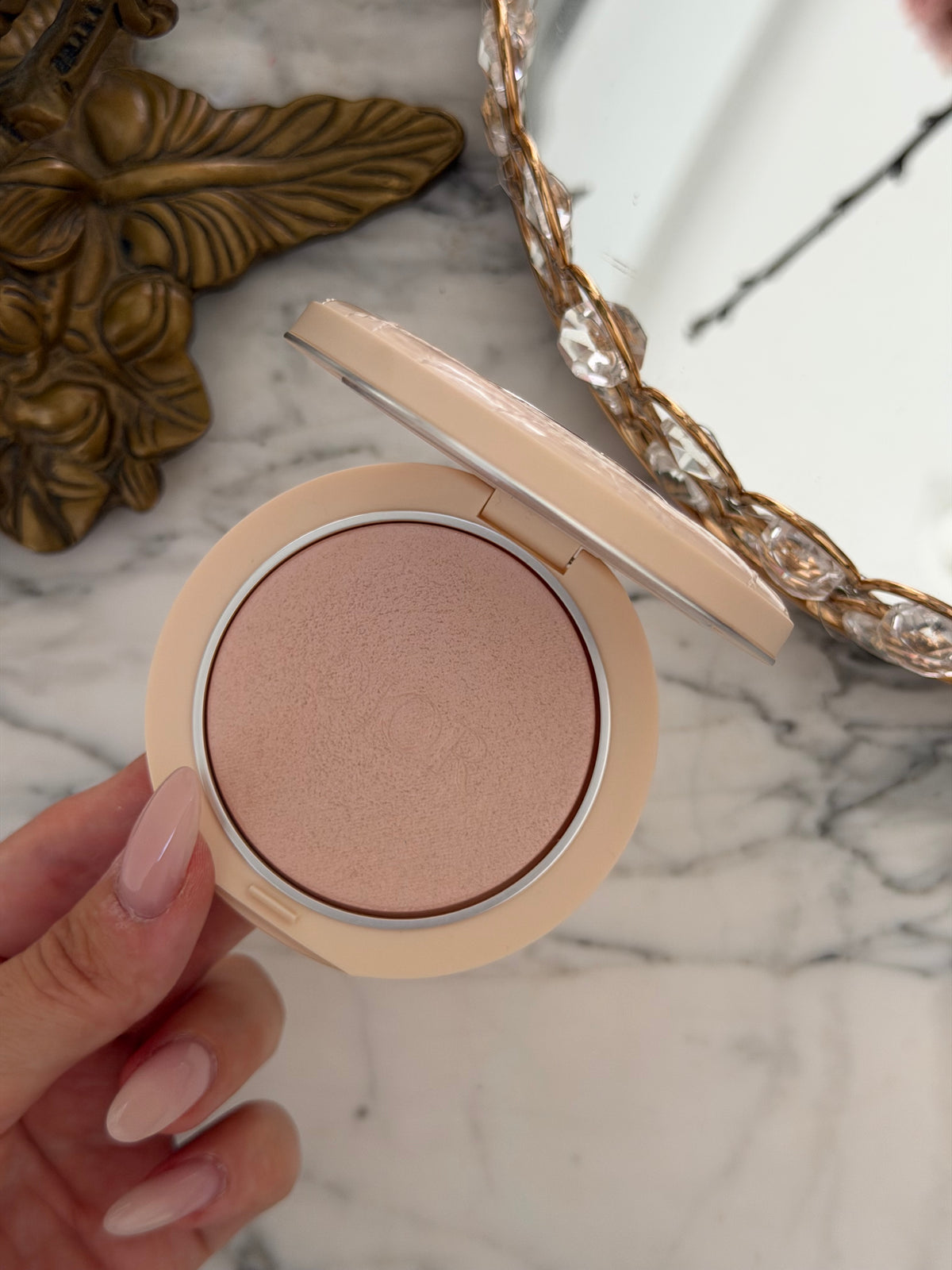 DIOR Forever Couture Luminizer (02)
Longwear Highlighter - 95%* Natural-Origin Pigments