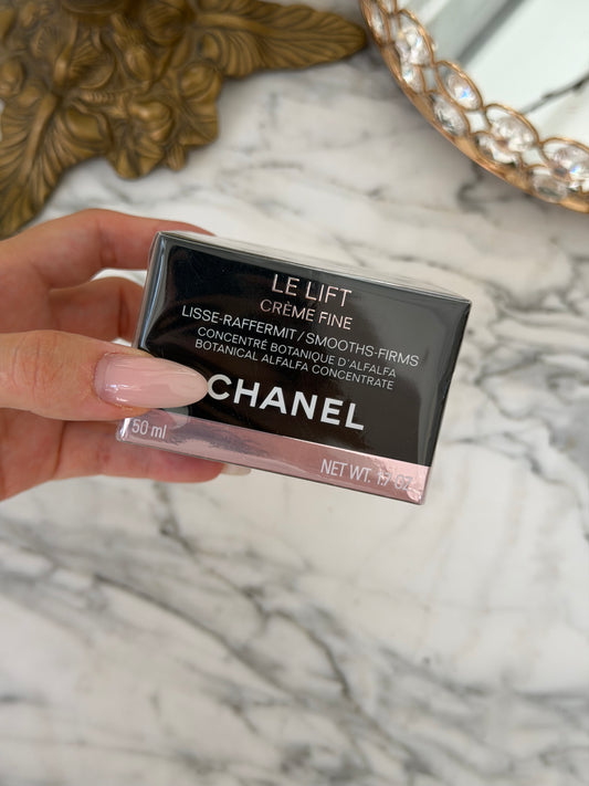 CHANEL Le Lift Crème Fine
Smooths-Firms