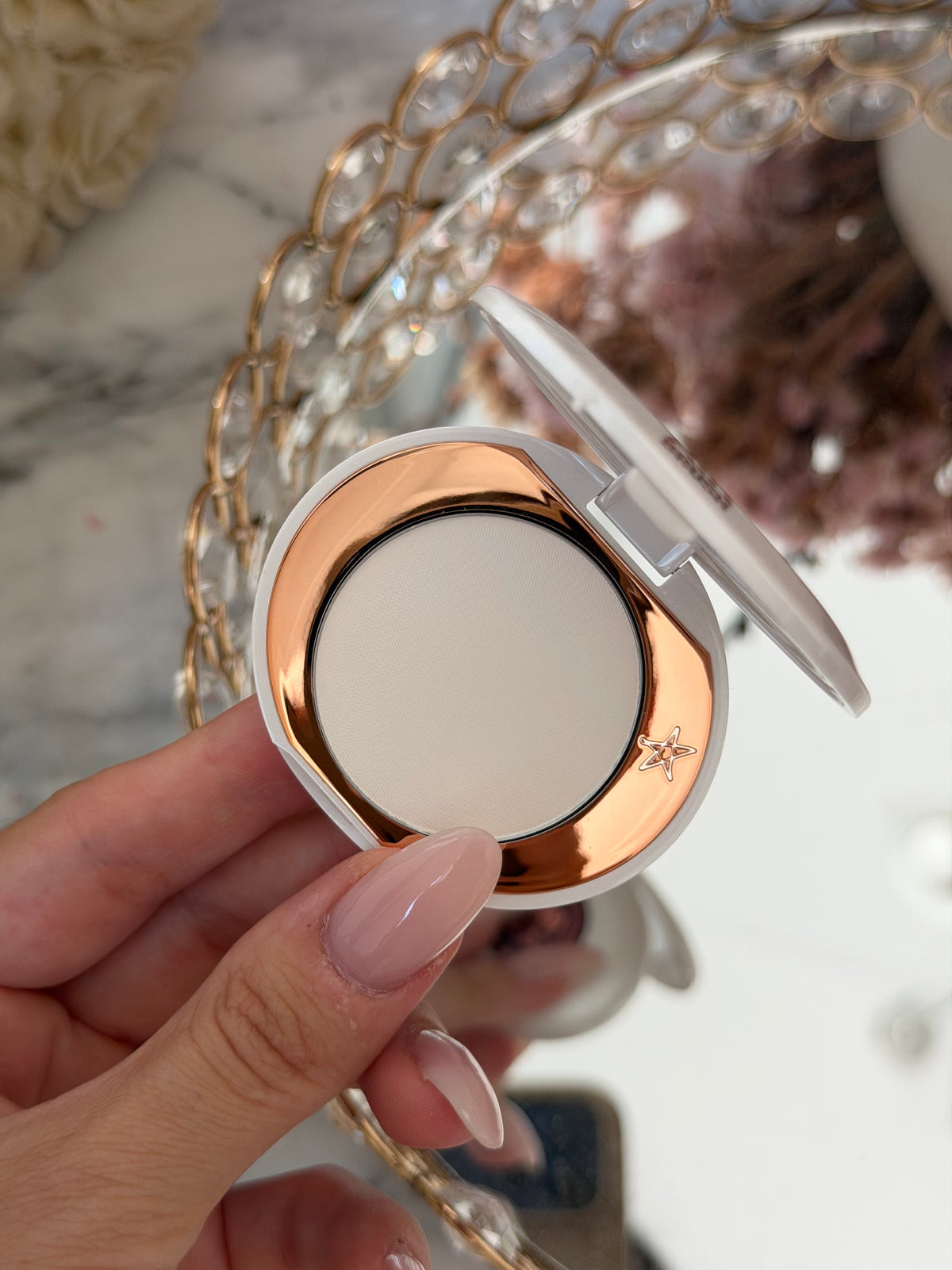 CHARLOTTE TILBURY Airbrush Brightening Flawless Finish Powder - Fair-Medium